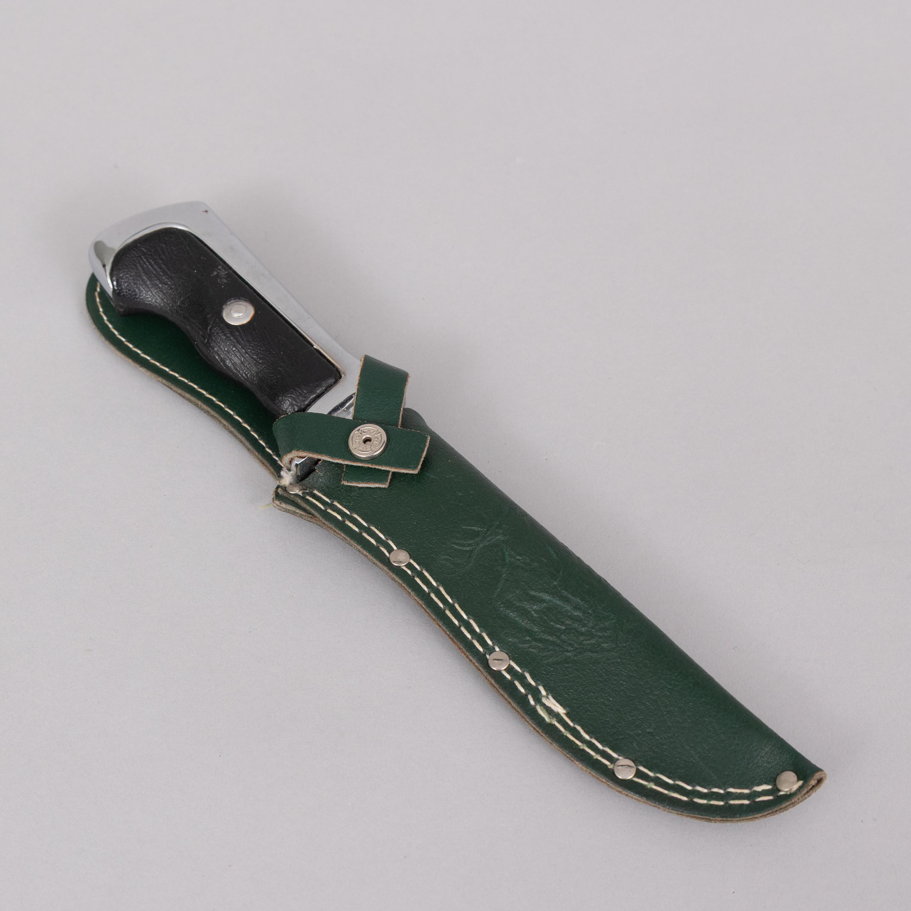 KNIV, tillhörande slida, Solingen, Tyskland.