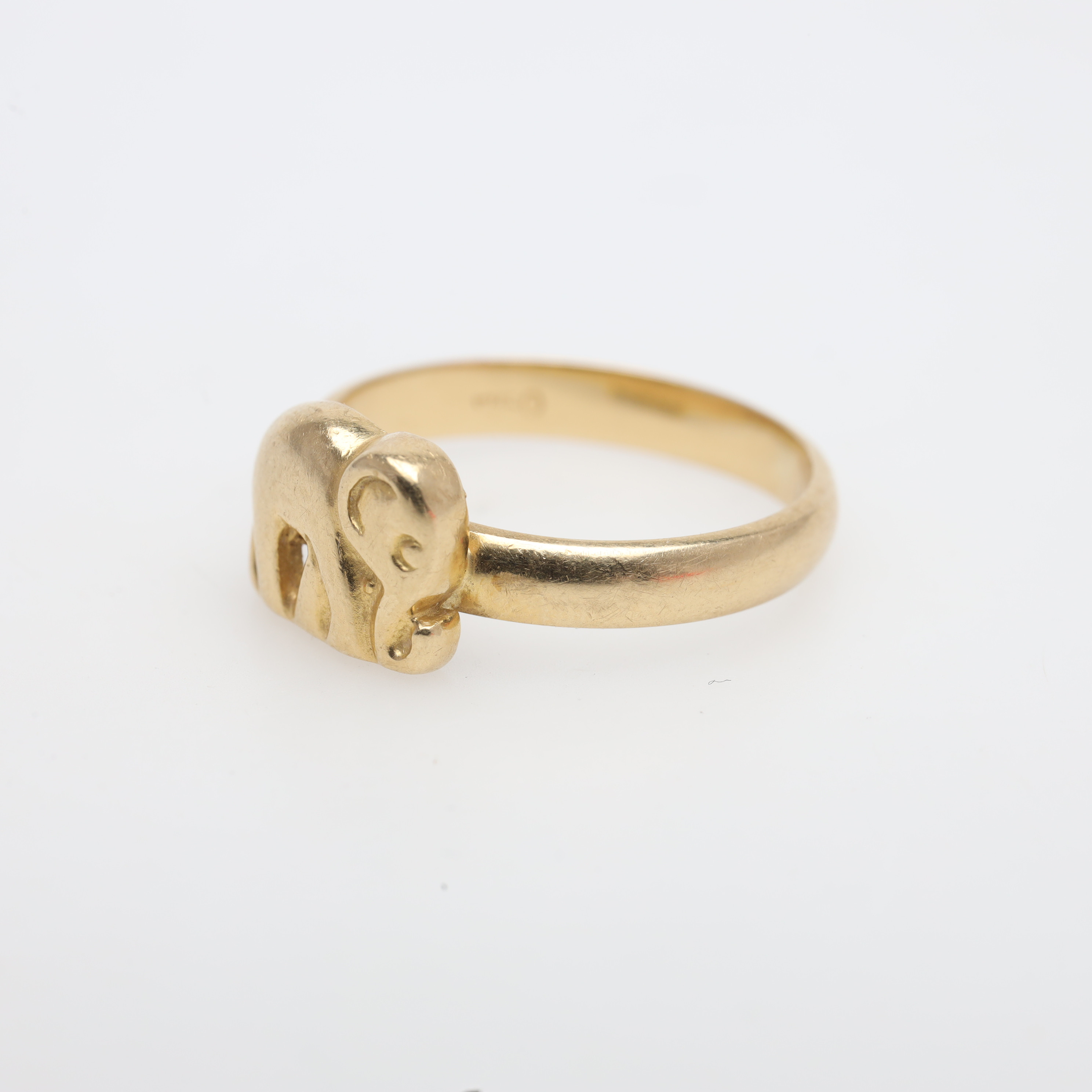 RING, 18K, guld, vikt ca 4,2 gram.