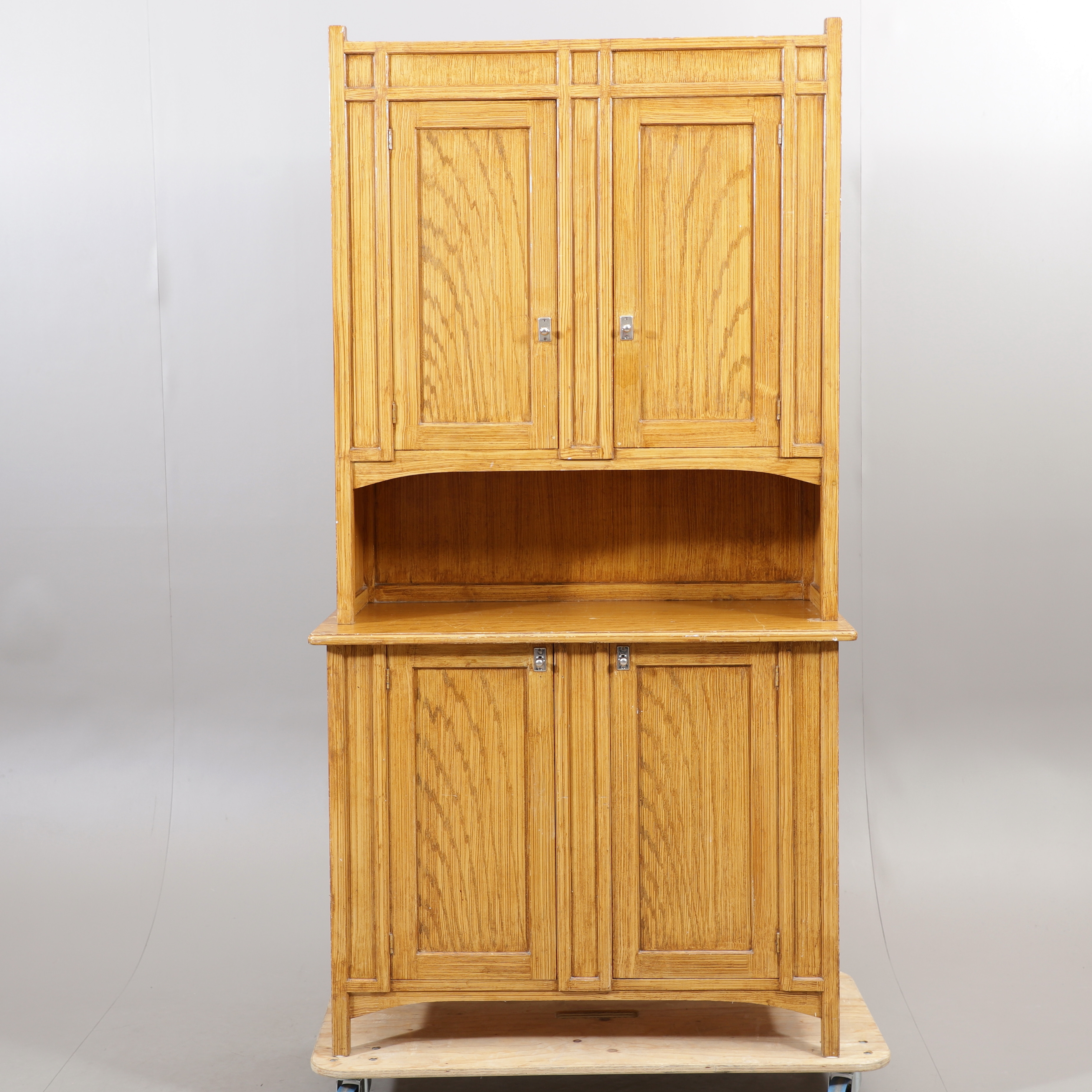 SKÅP, ådringsmålat, 1900-talets första hälft.