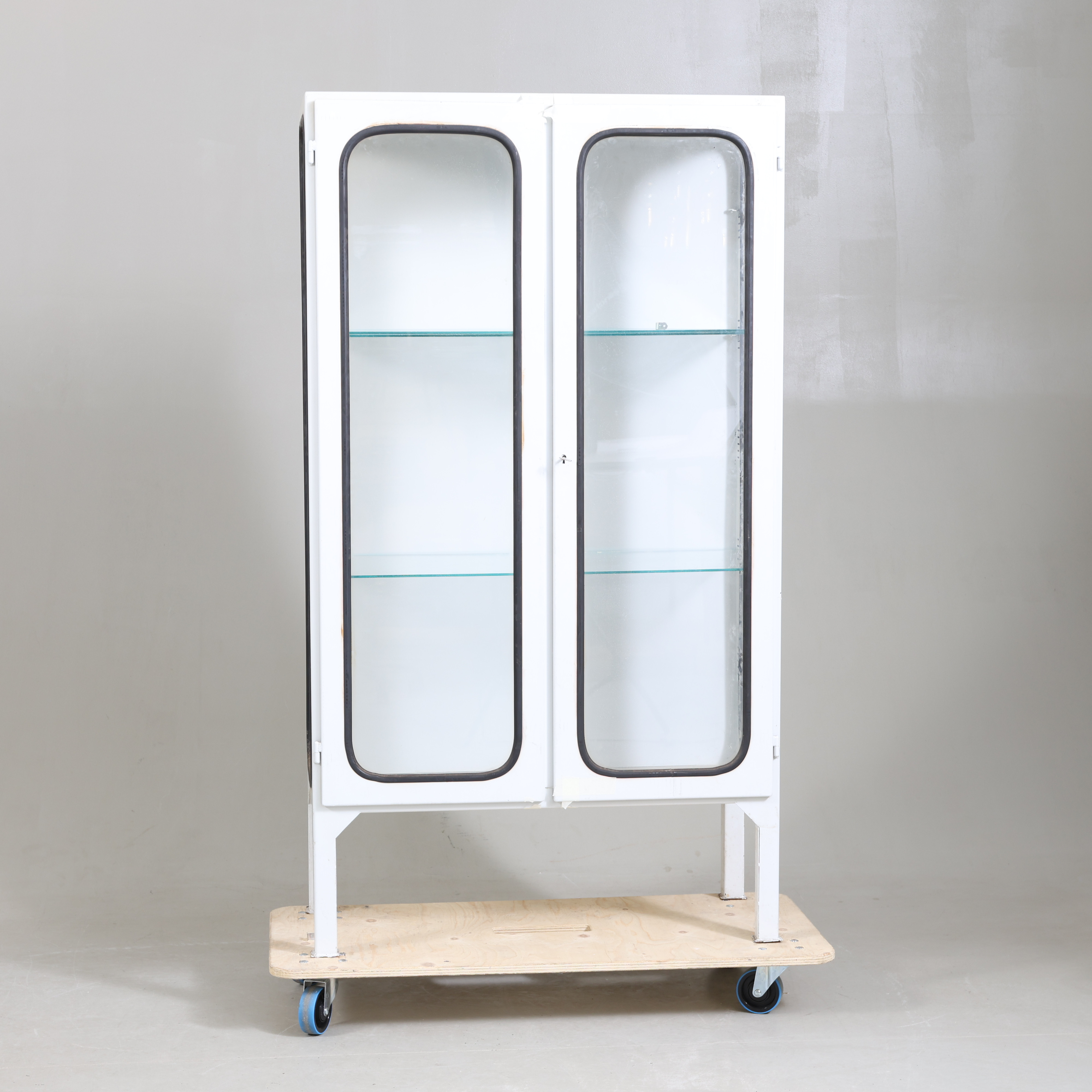 LÄKARSKÅP, metall, plast och glas, 1900-tal.