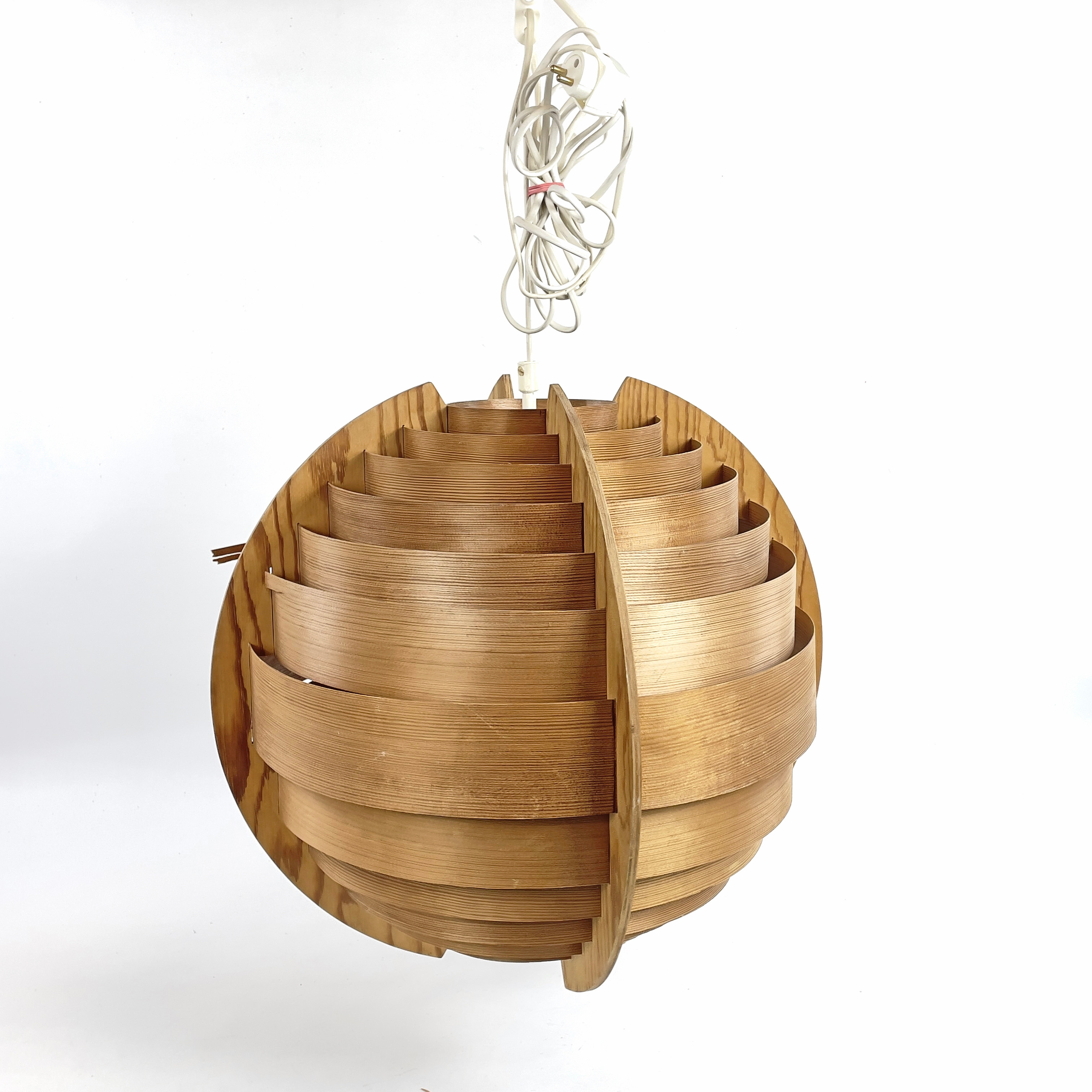 HANS-AGNE JAKOBSSON. Taklampa, furuspån, 1900-talets andra hälft.