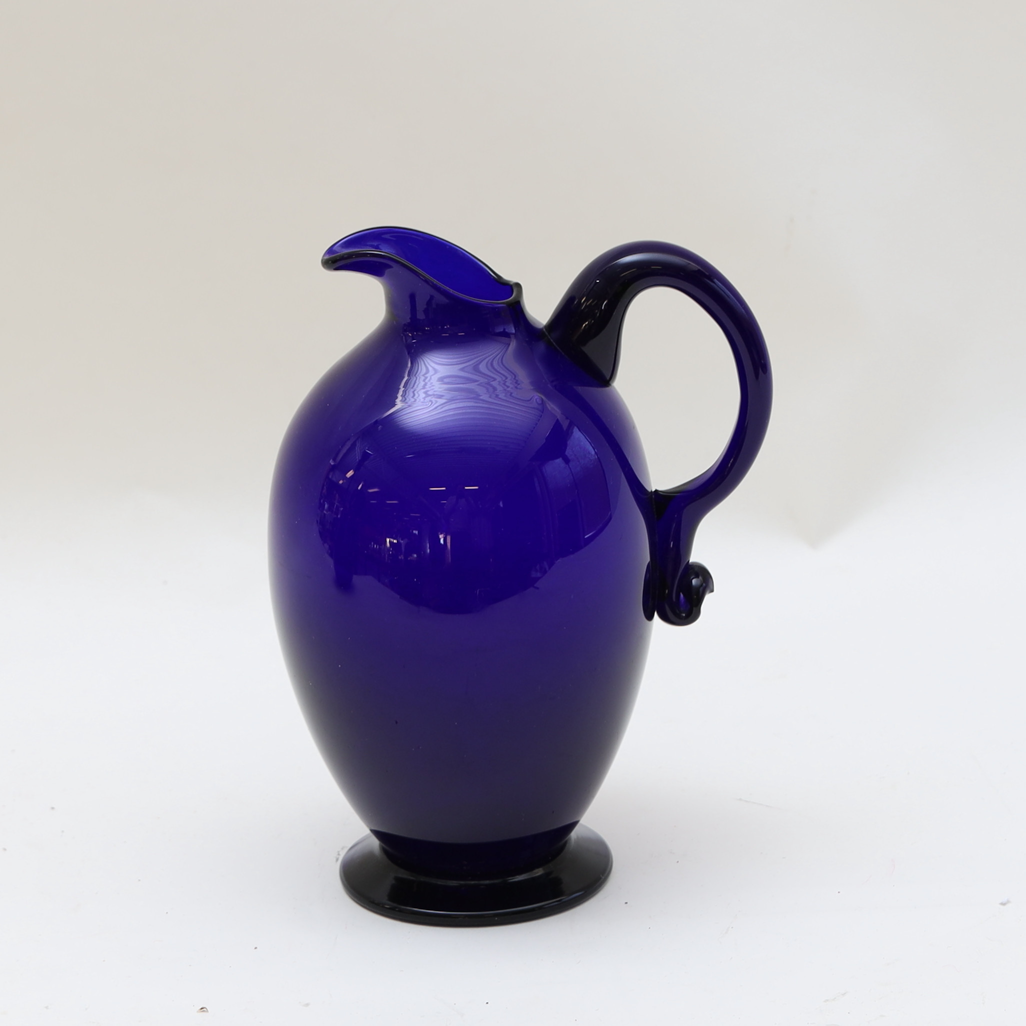 HUGO GEHLIN. Kanna, 1940-tal, blåtonat glas.