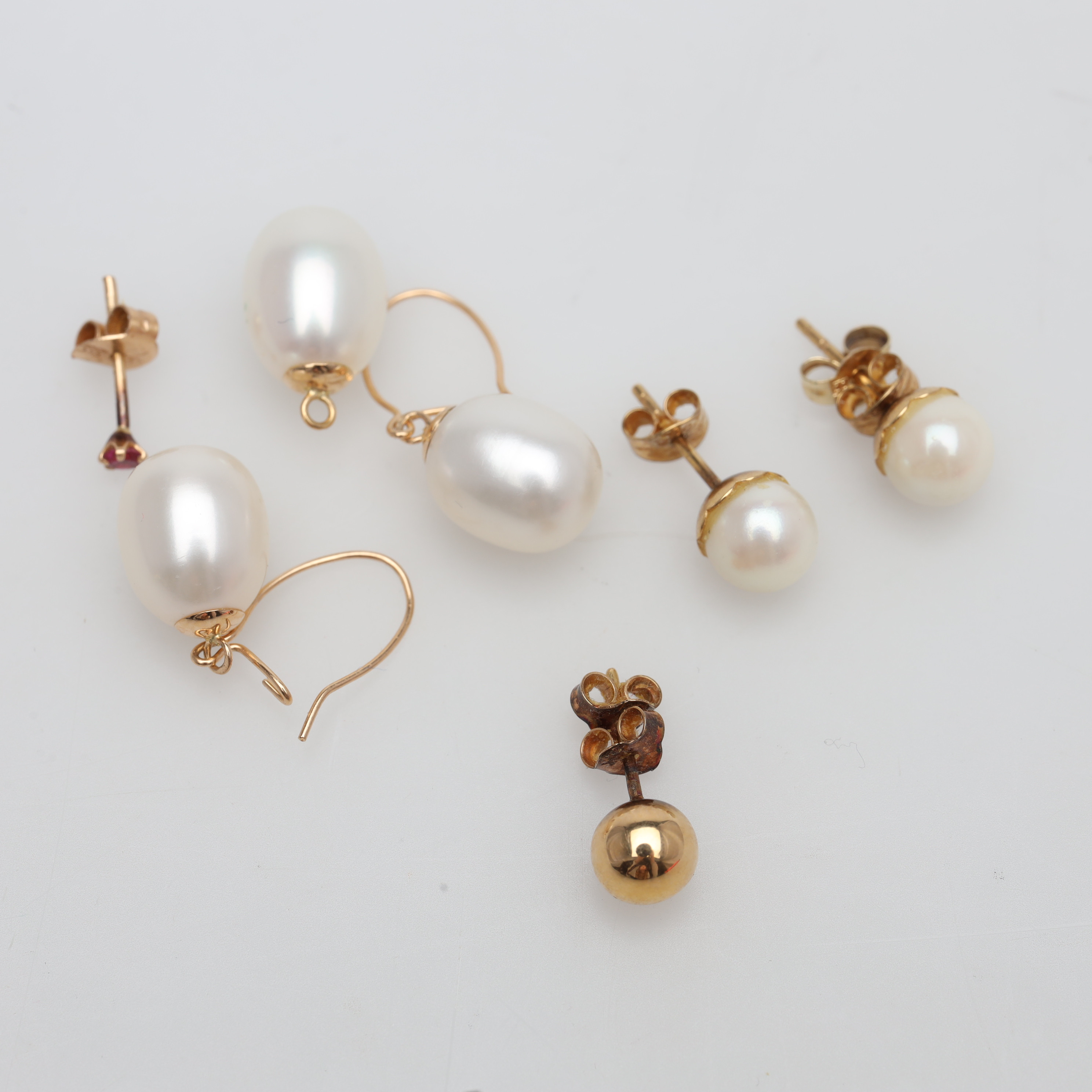 GULDFÖREMÅL7 stycken, 14/18K bruttovikt ca 6,2 gram.