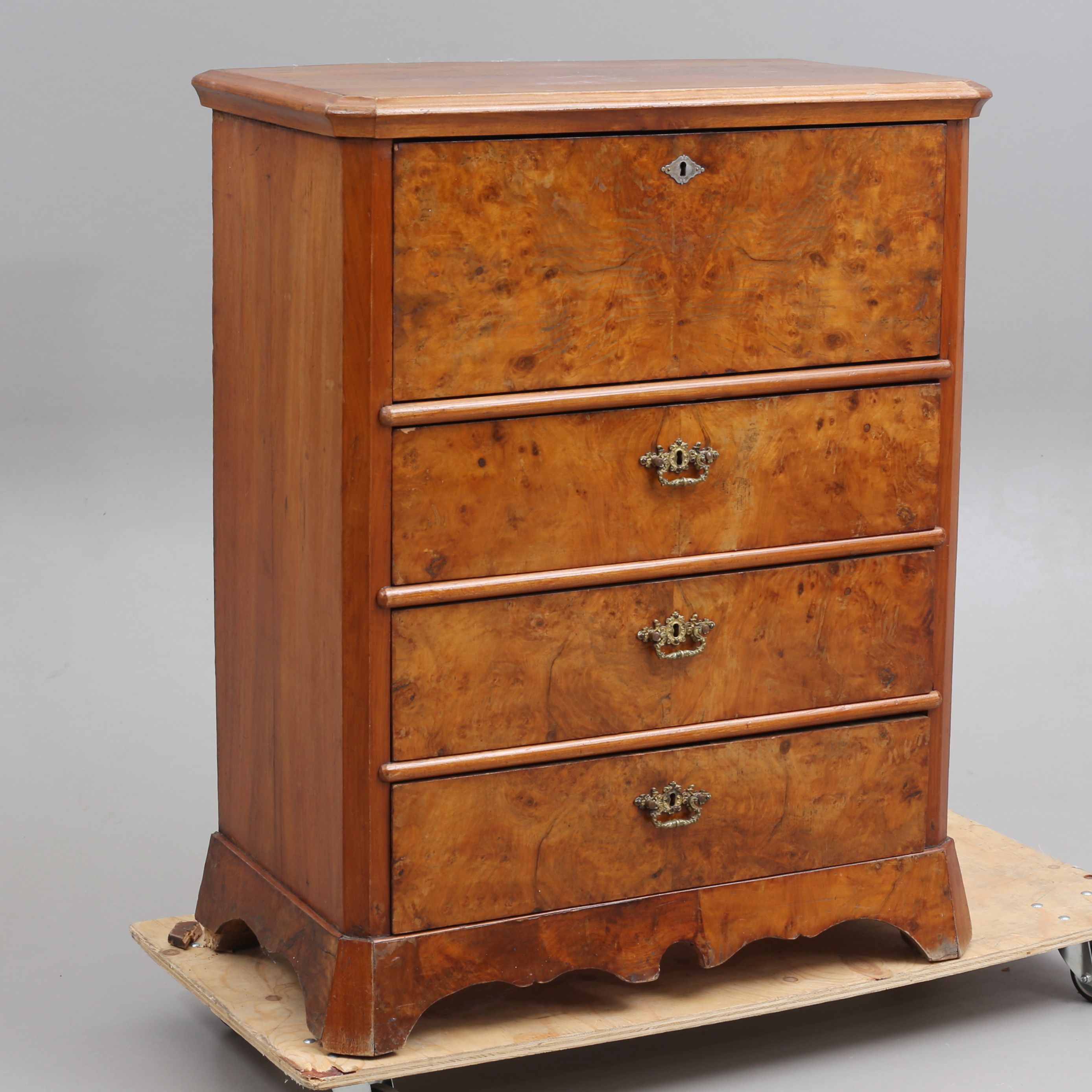 CHIFFONJE, rotfanér, 1800/1900-tal.