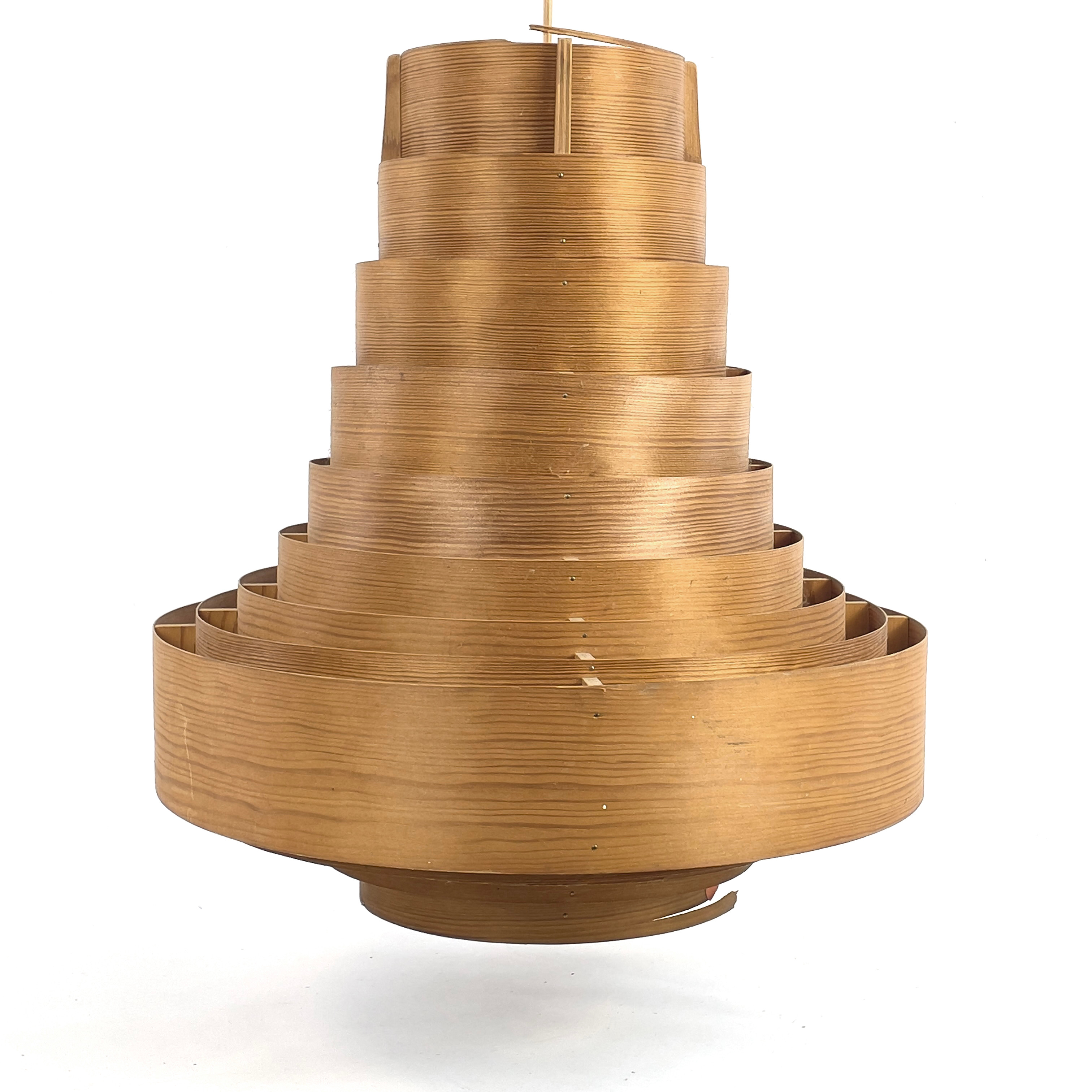 HANS-AGNE JAKOBSSON. Taklampa, "T 667", furuspån, AB Ellysett, Markaryd, 1900-talets andra hälft.