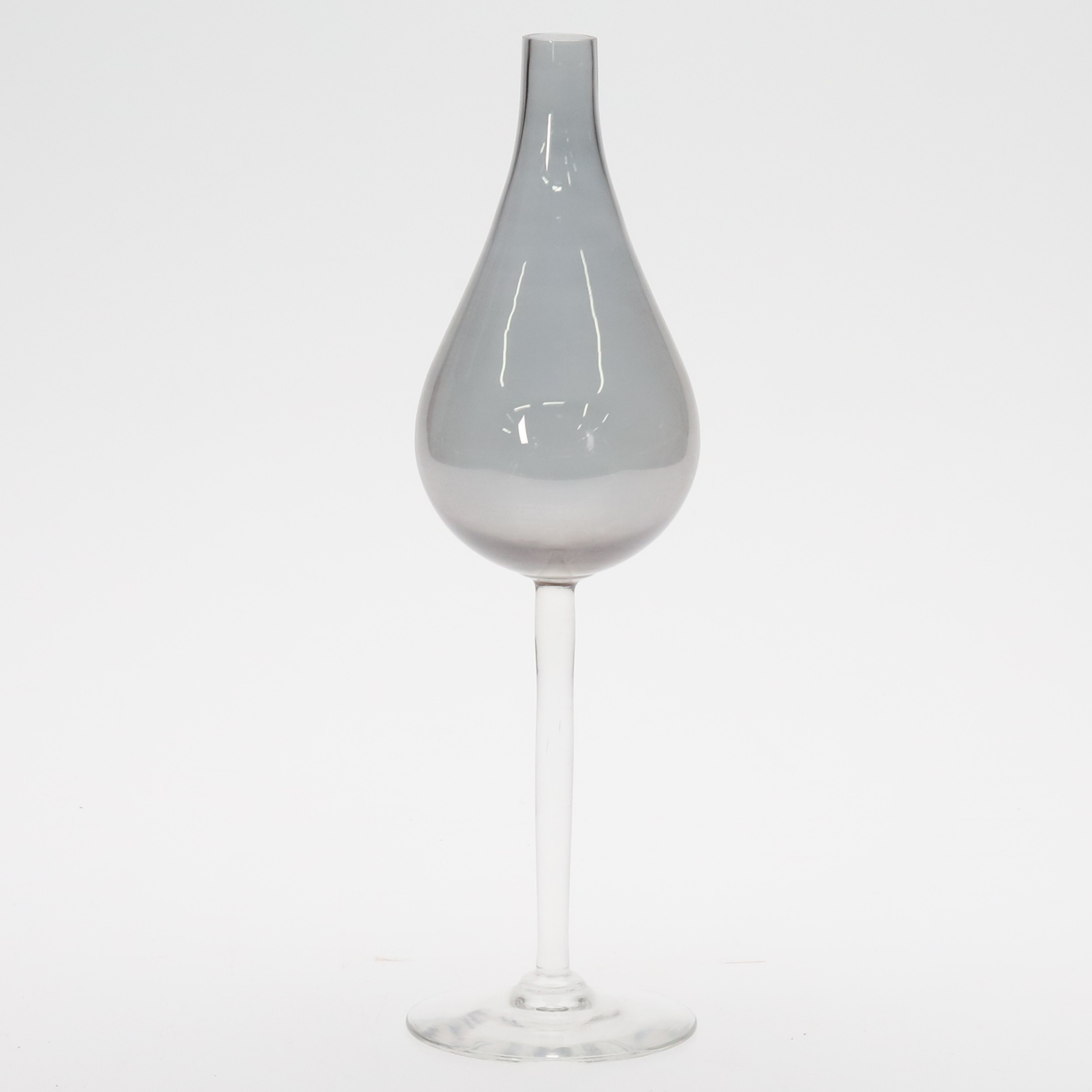 TULPANGLAS. Sotfärgat glas.