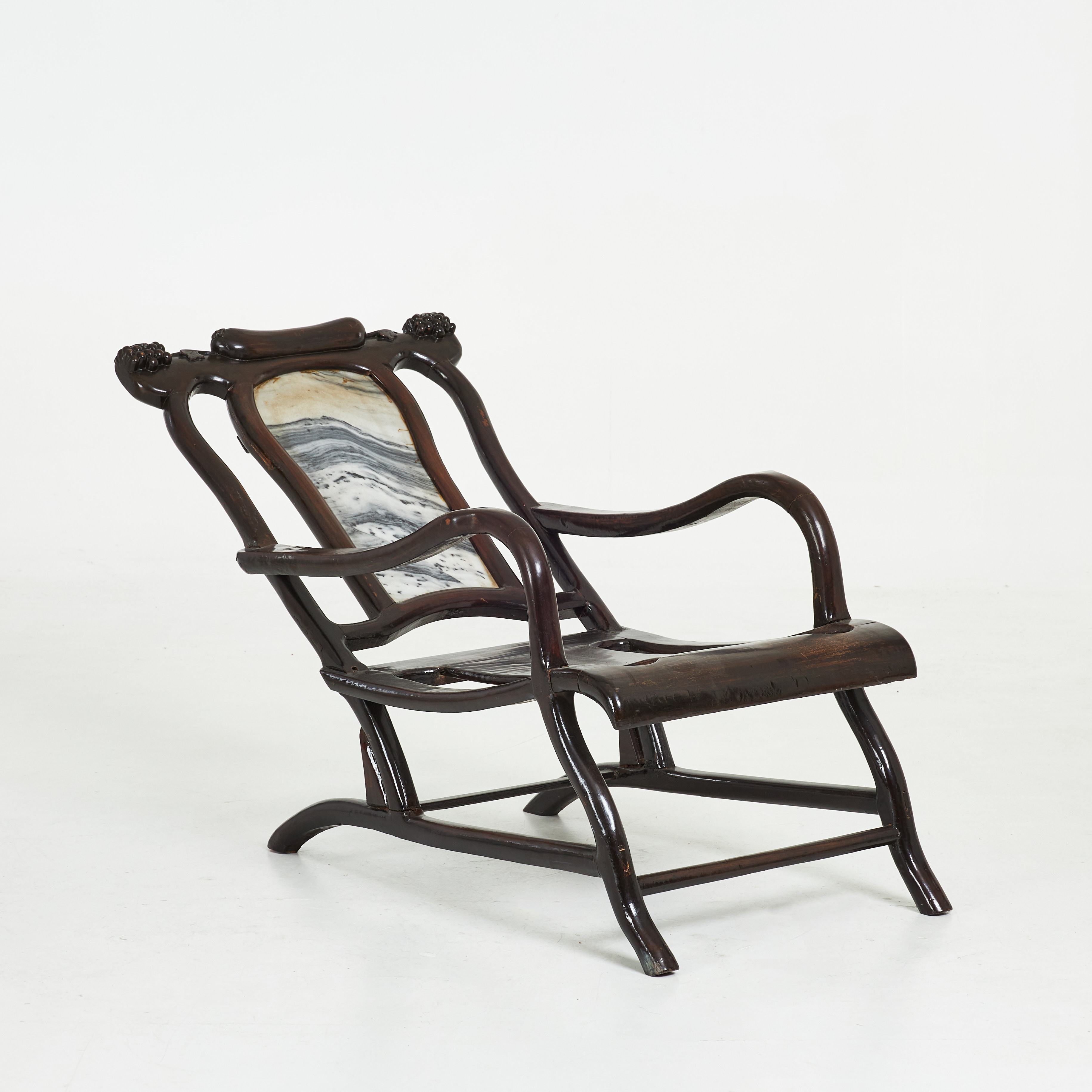 LOUNGESTOL, 1900/2000-tal, Kina, s.k. moon gazing chair, med marmorplatta i rygg.