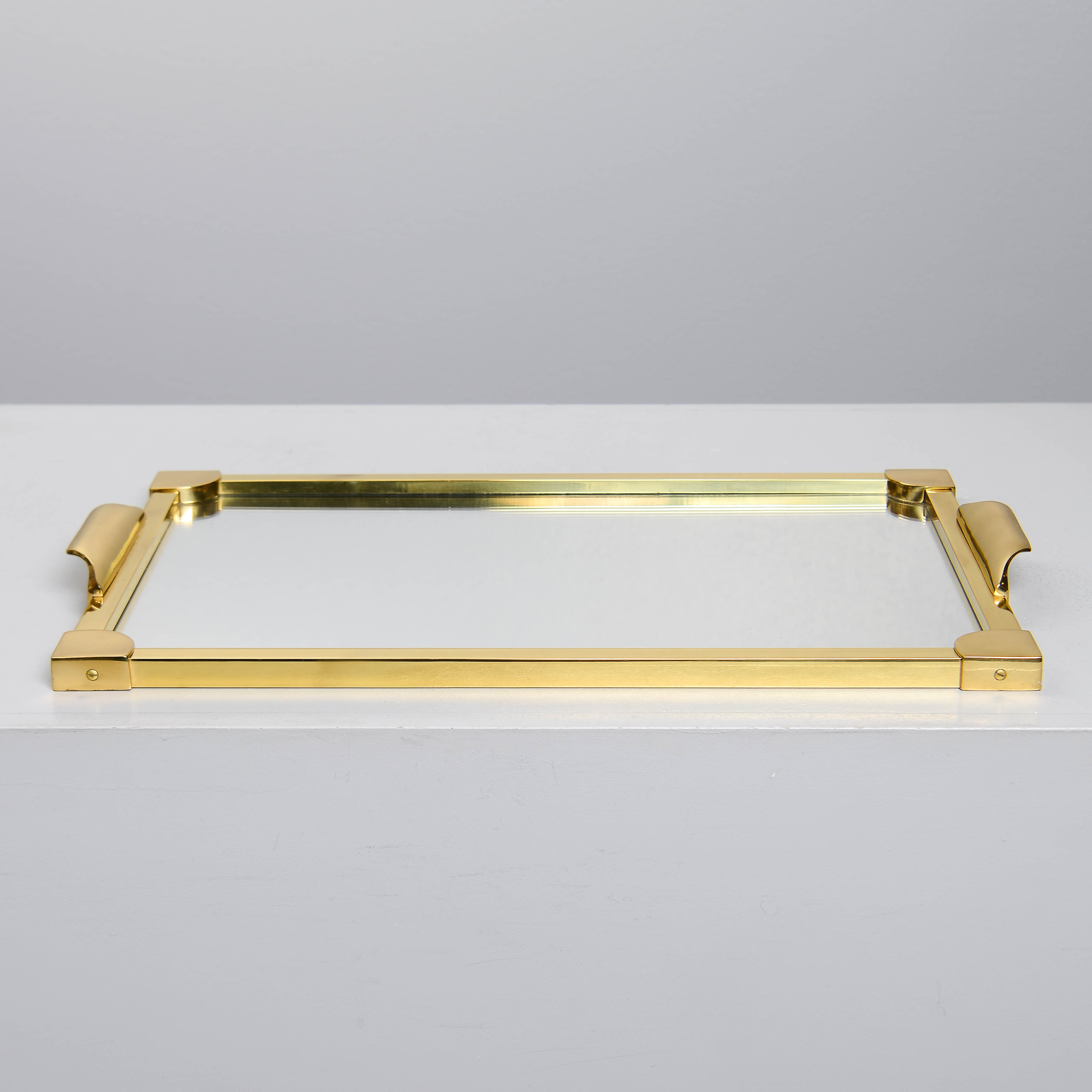 BRICKA, mässing & spegelglas, 1900-talets andra hälft.