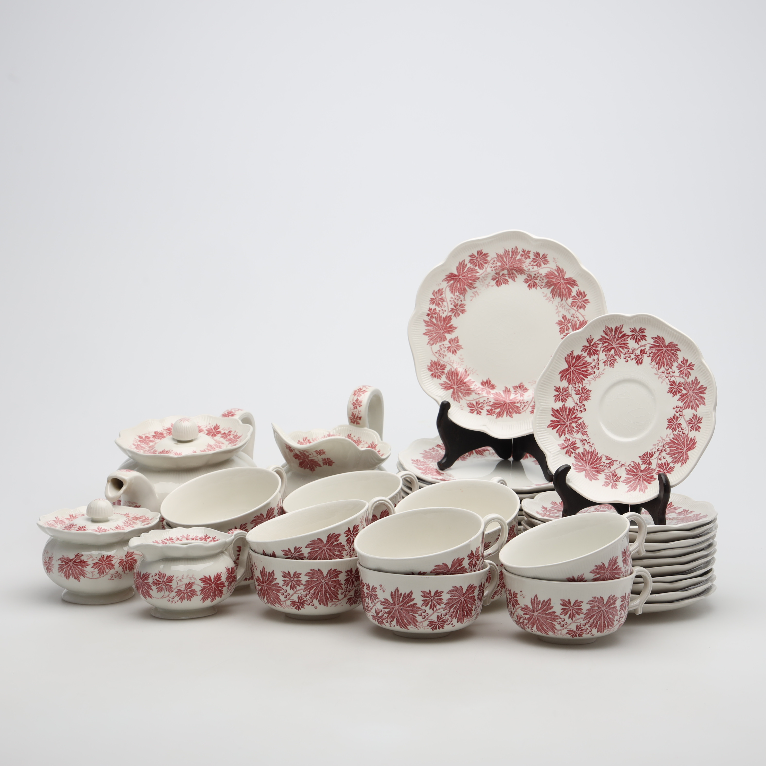 ARTHUR PERCY. TESERVIS, 39 delar, porslin, "Vinranka", Gefle.