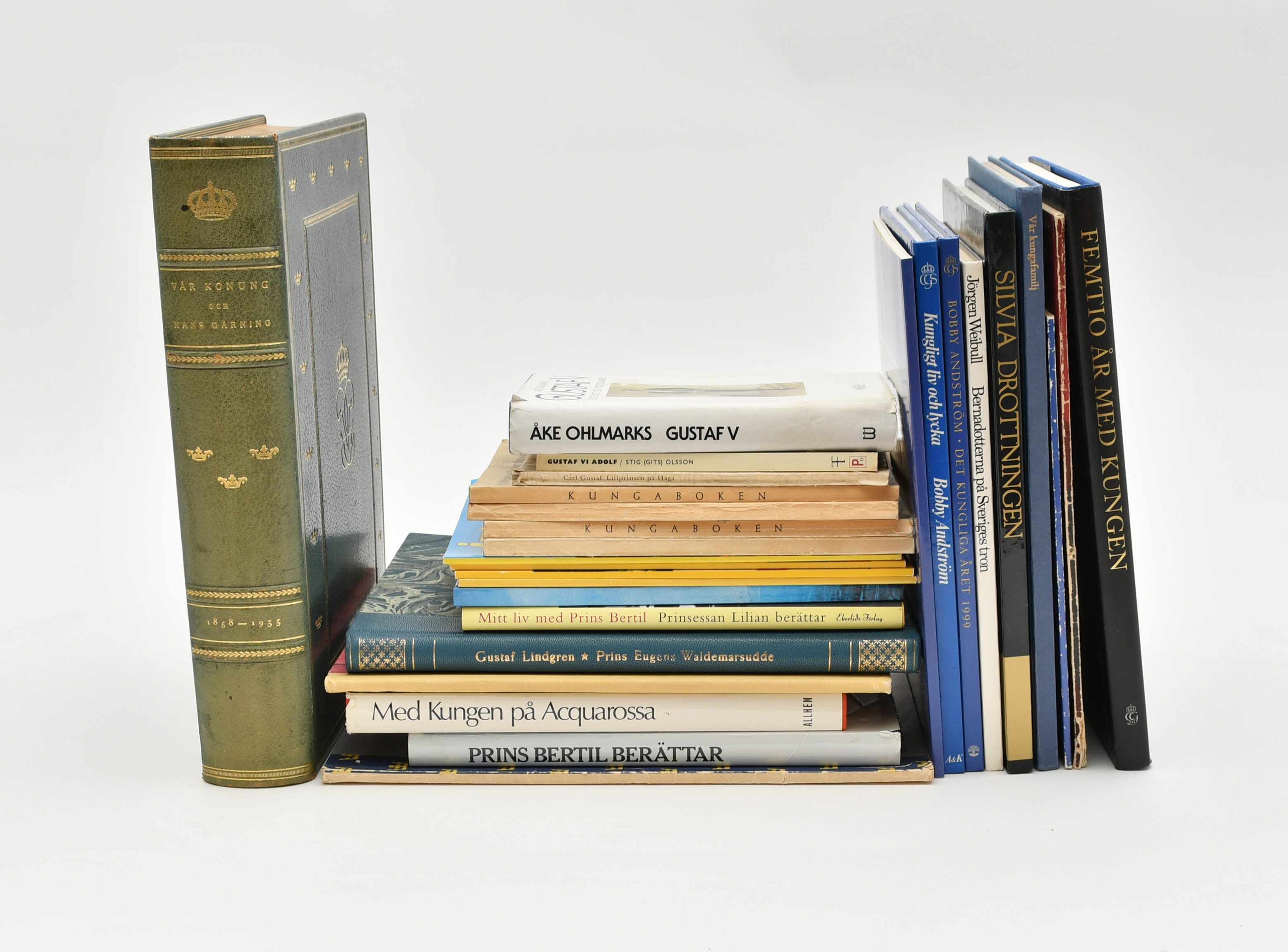 Böcker om kungliga, Bernadottes, Gustav V. Prins Eugene etc. 28 volymer.
