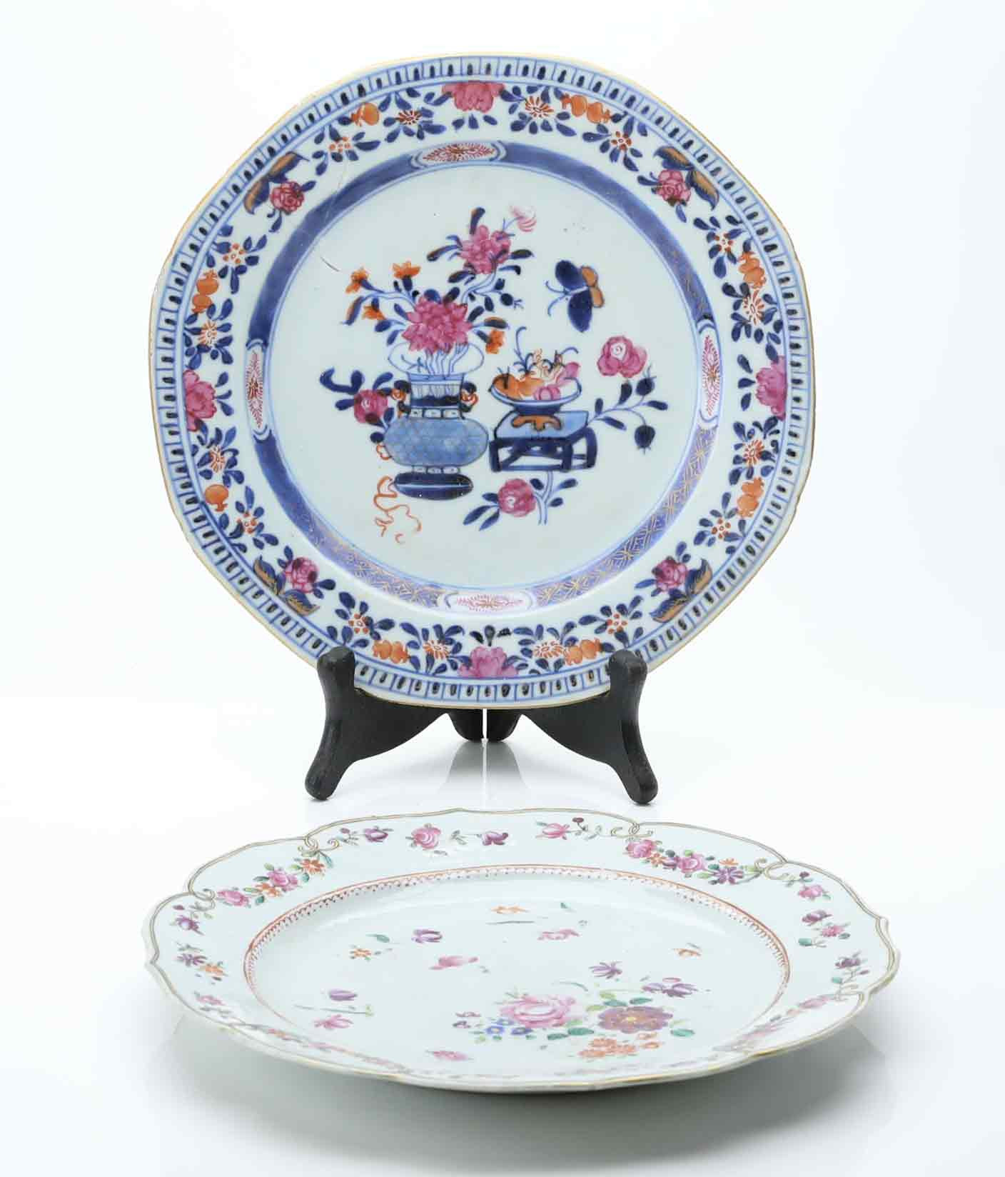 TALLRIKAR, 2 st, porslin, Kina, 1700-tal.