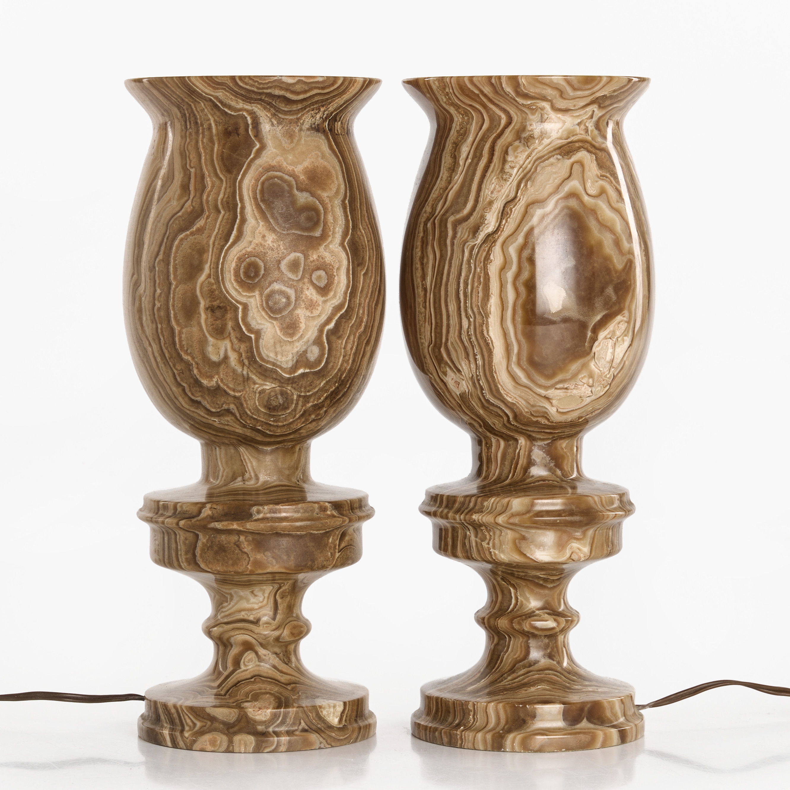 BORDSLAMPOR, ett par, onyx, 1900-talets mitt.