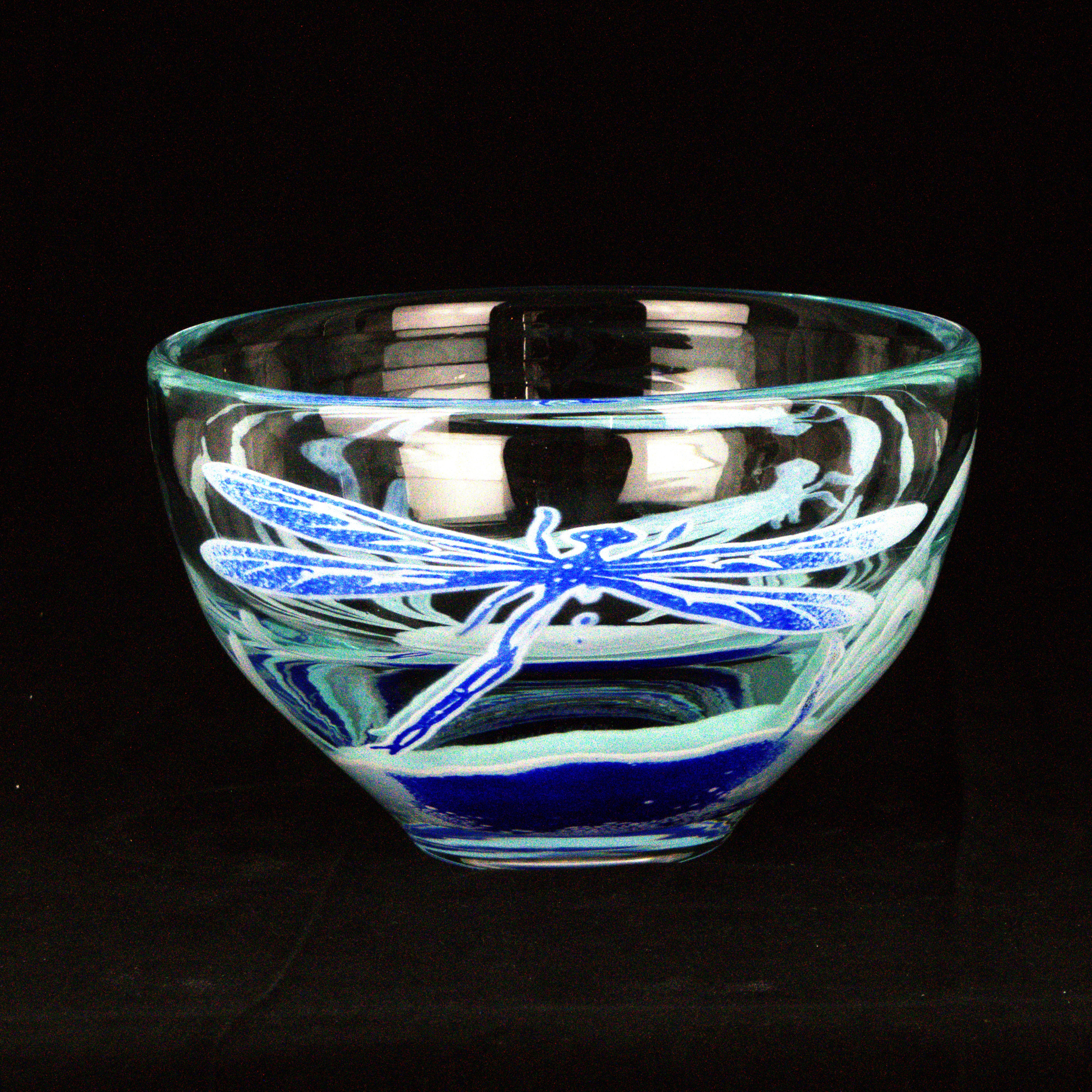 ASTRID GATE. Vas, glas, dekor av sjögräs och trollsländor i blått mot gröntonad fond, signerad, special edition, 106/299, Johansfors.