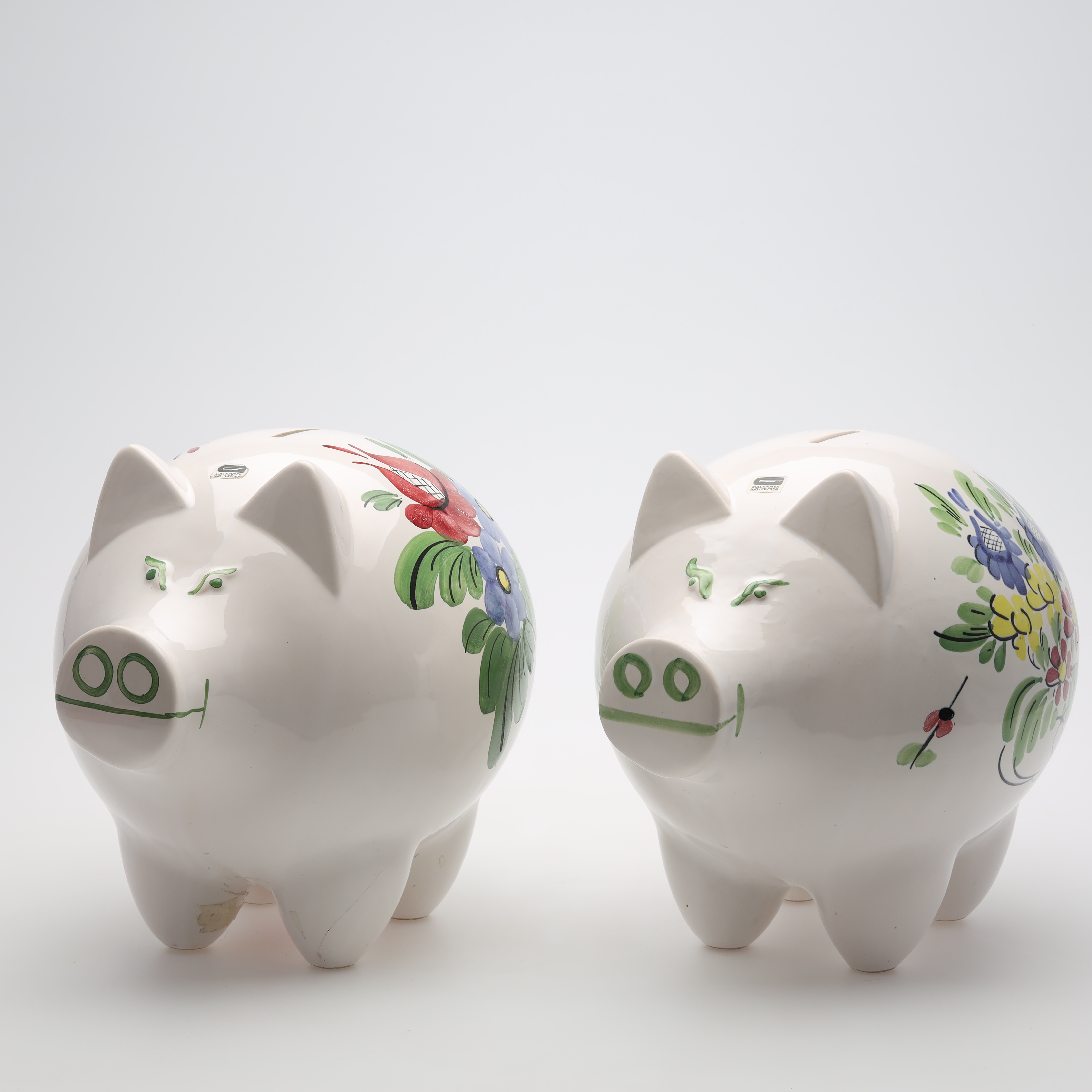 SPARGRISAR, 2 stycken, porslin, Guldkrokens Keramikverkstad.