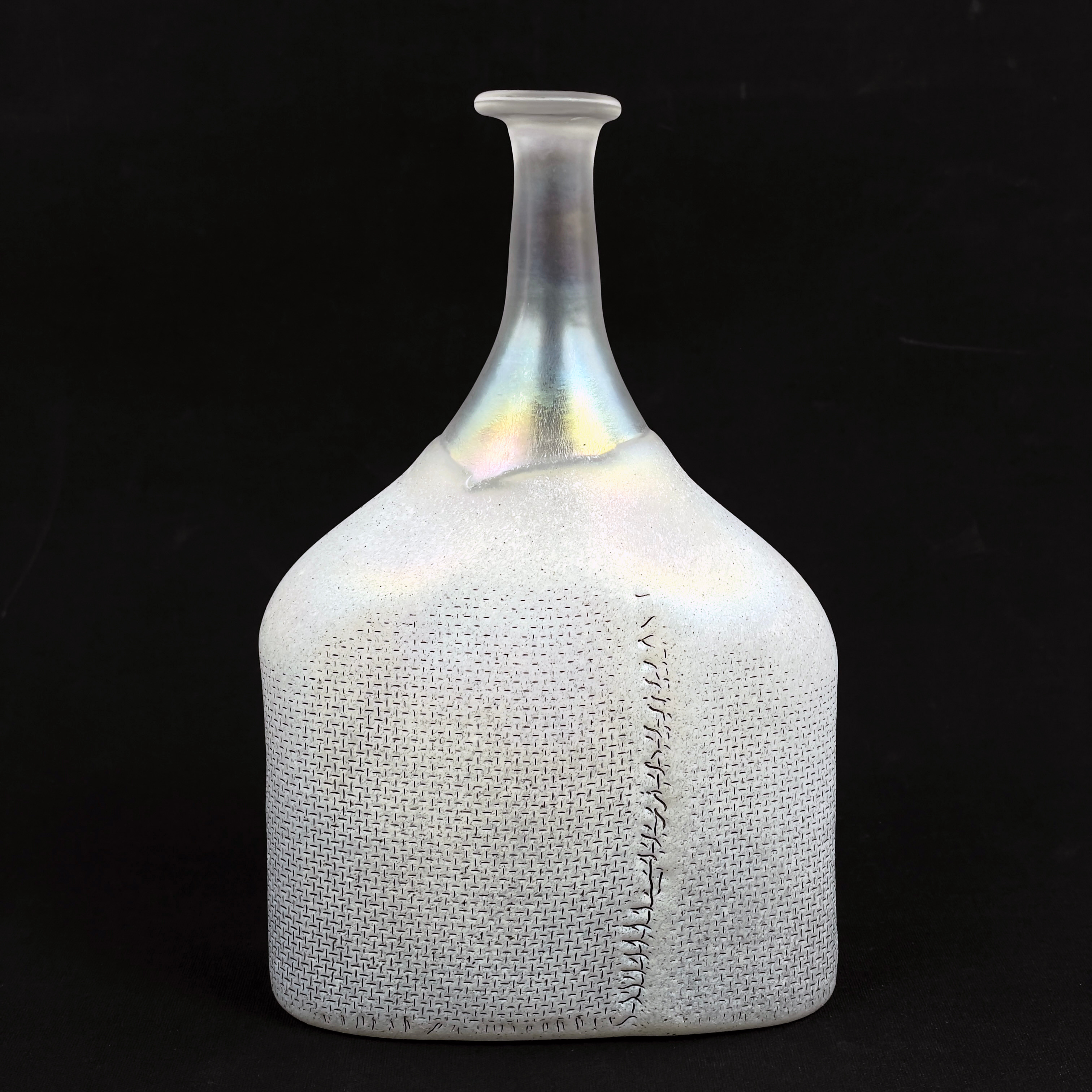 BERTIL VALLIEN. Flaska, "Network", glas, Artist collection, Boda, signerad.