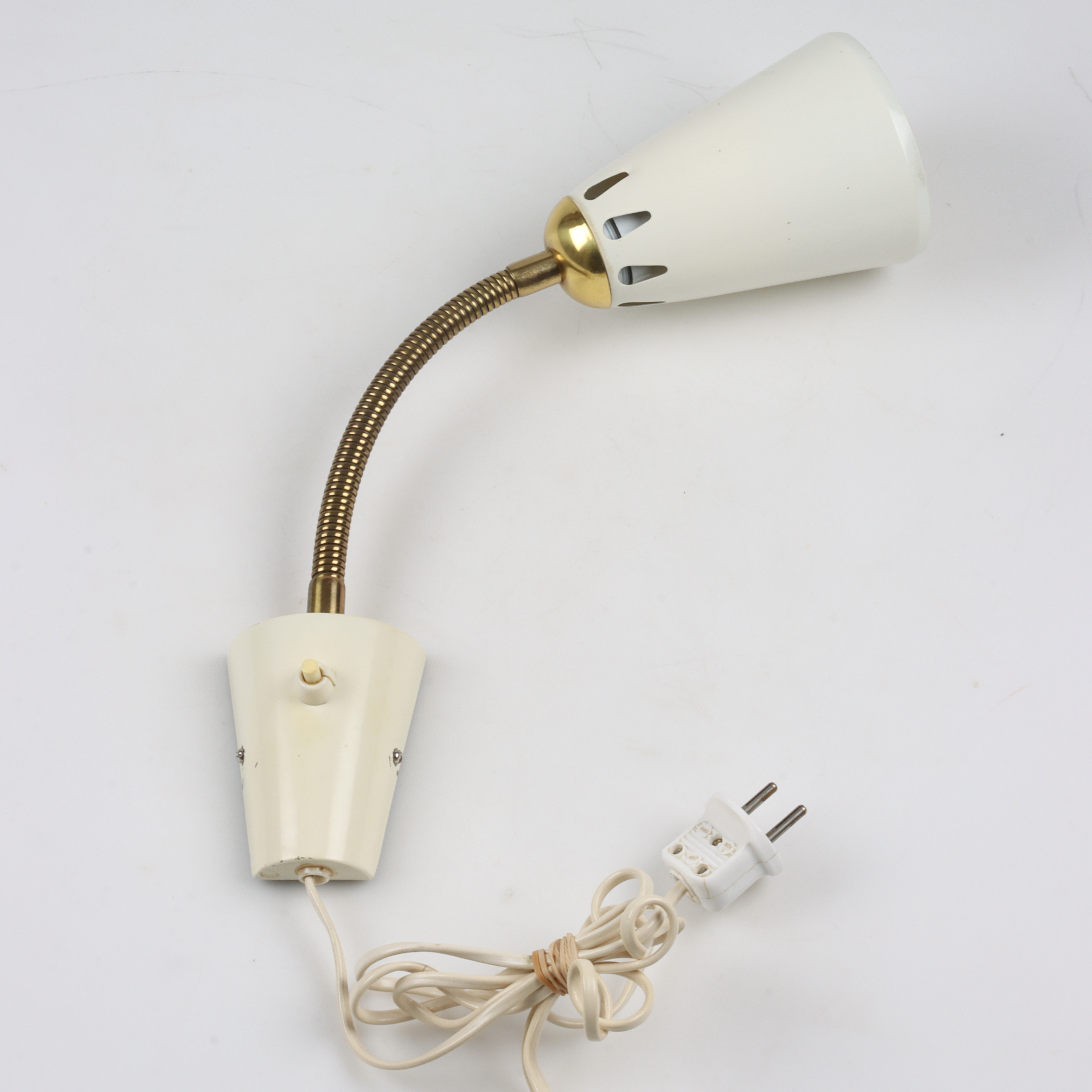 VÄGGLAMPA, metall, BJ's, Skellefteå. 1900-talets mitt.