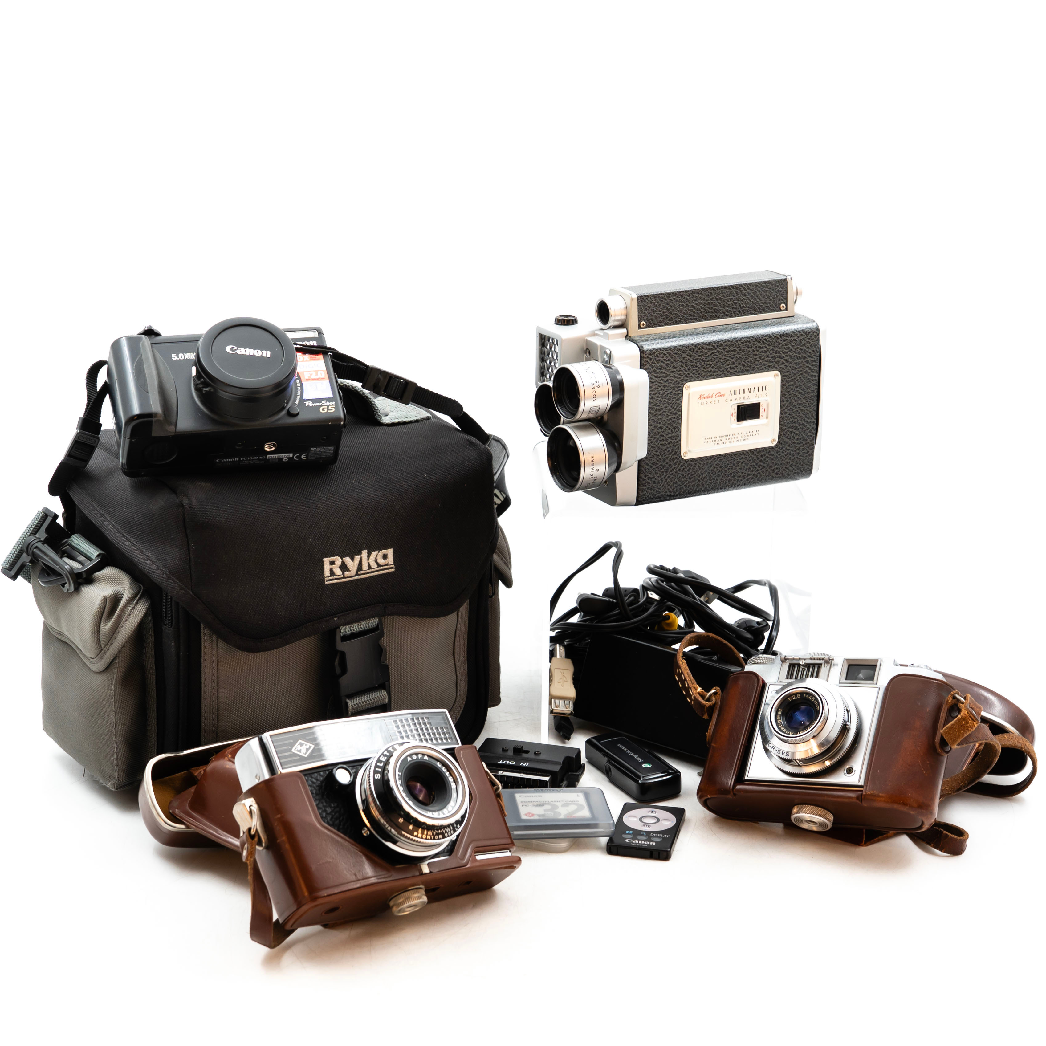 Parti kameror, 4 st, analogt och digitalt, 1900–2000-tal.