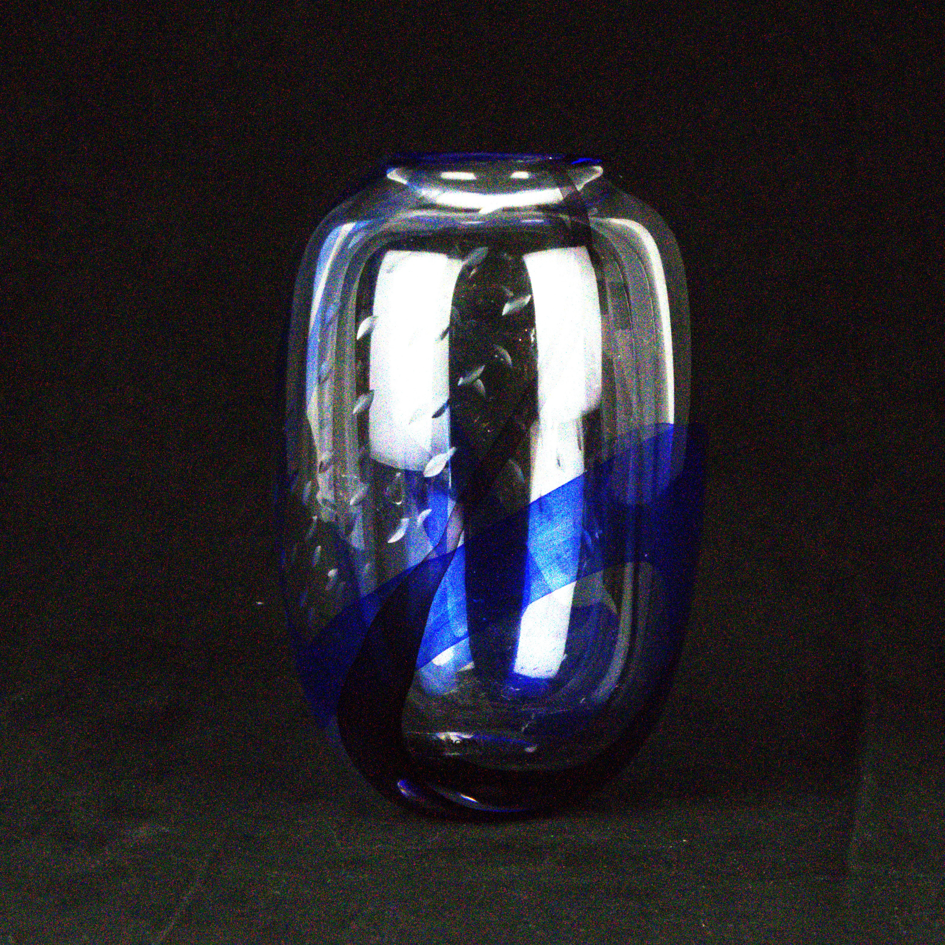 ANNA EHRNER. Vas, glas, underfång i svart och blått, slipad dekor, signerad, Kosta Boda, -91.