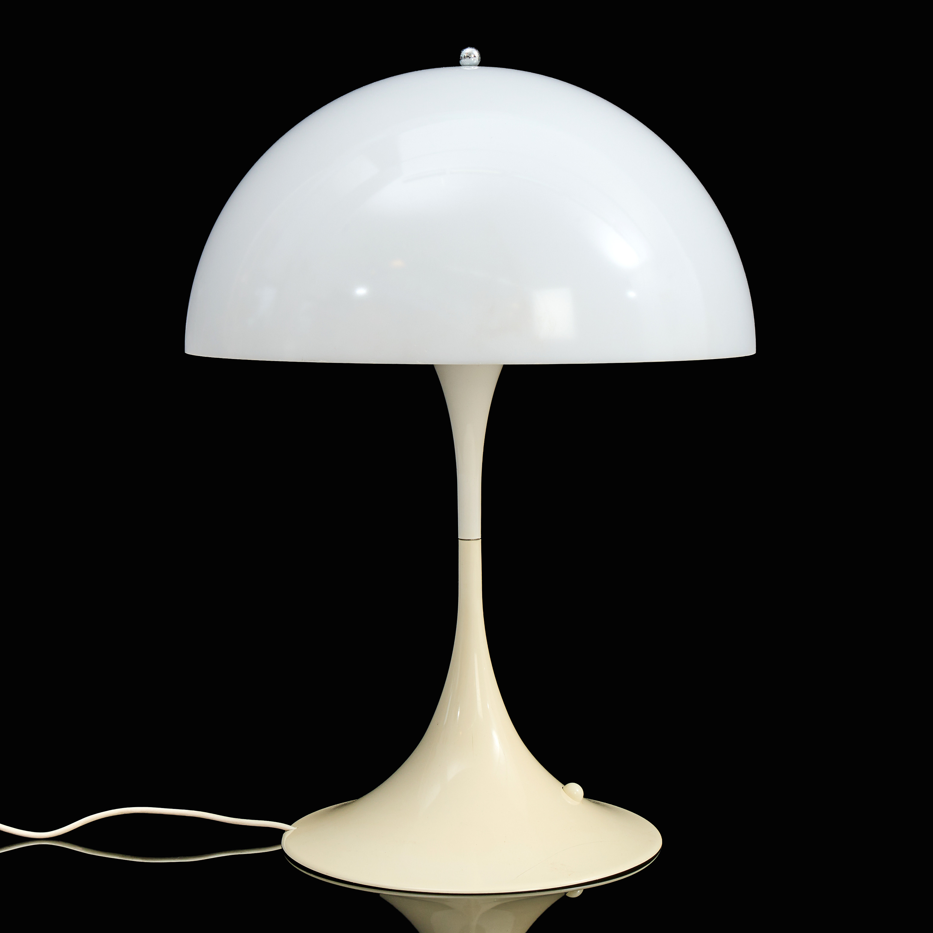 VERNER PANTON, bordslampa, "Panthella", Louis Poulsen, Danmark.