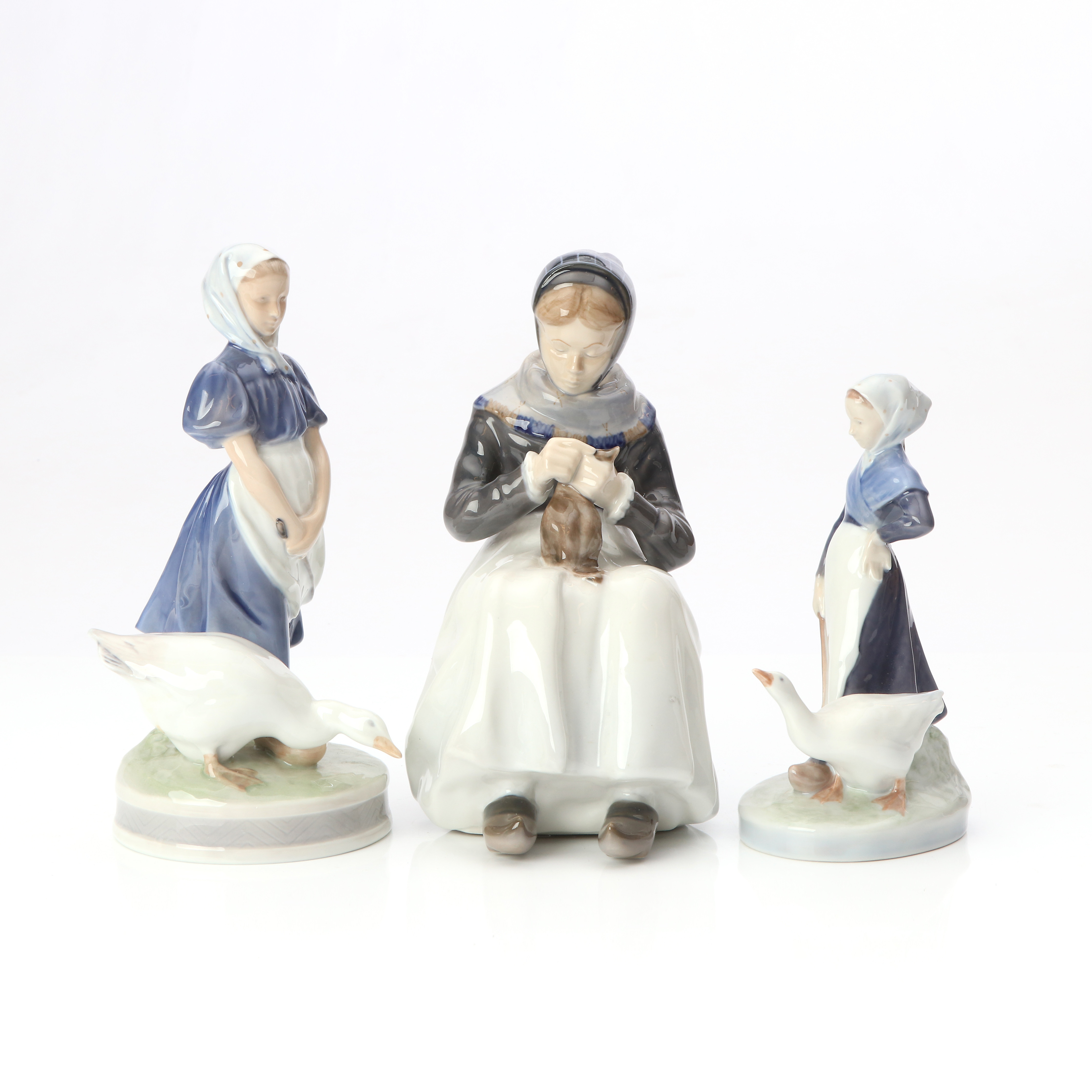 ROYAL COPENHAGEN, FIGURINER, TRE ST. Porslin. Nr 1317, 528 och 529.