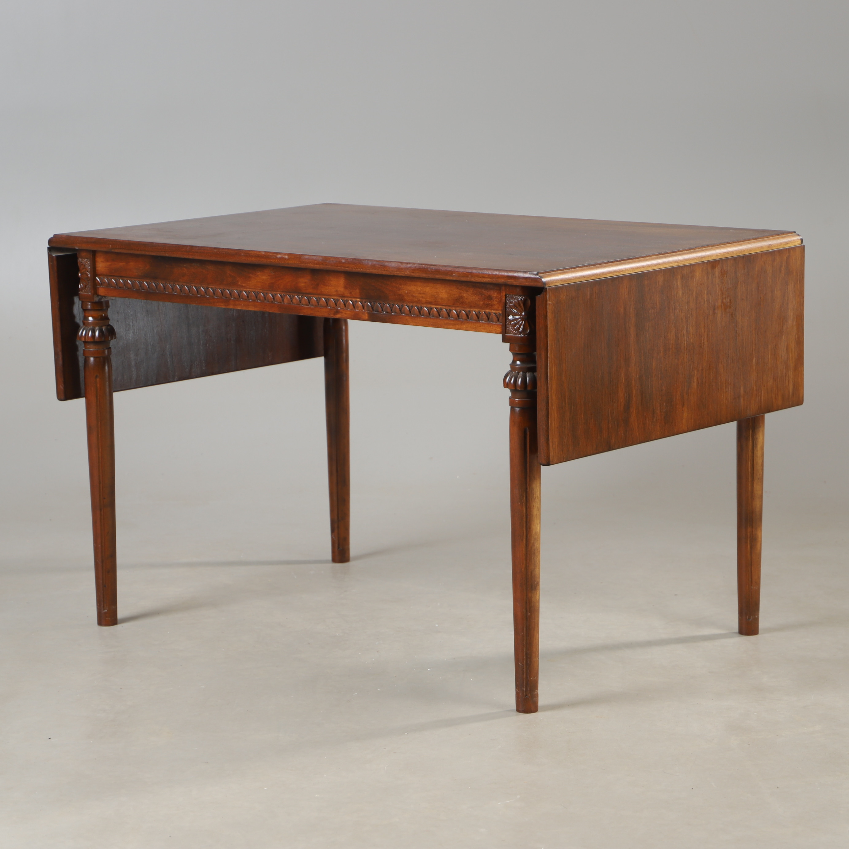 SOFFBORD MED KLAFFAR, mahogny, gustaviansk stil.