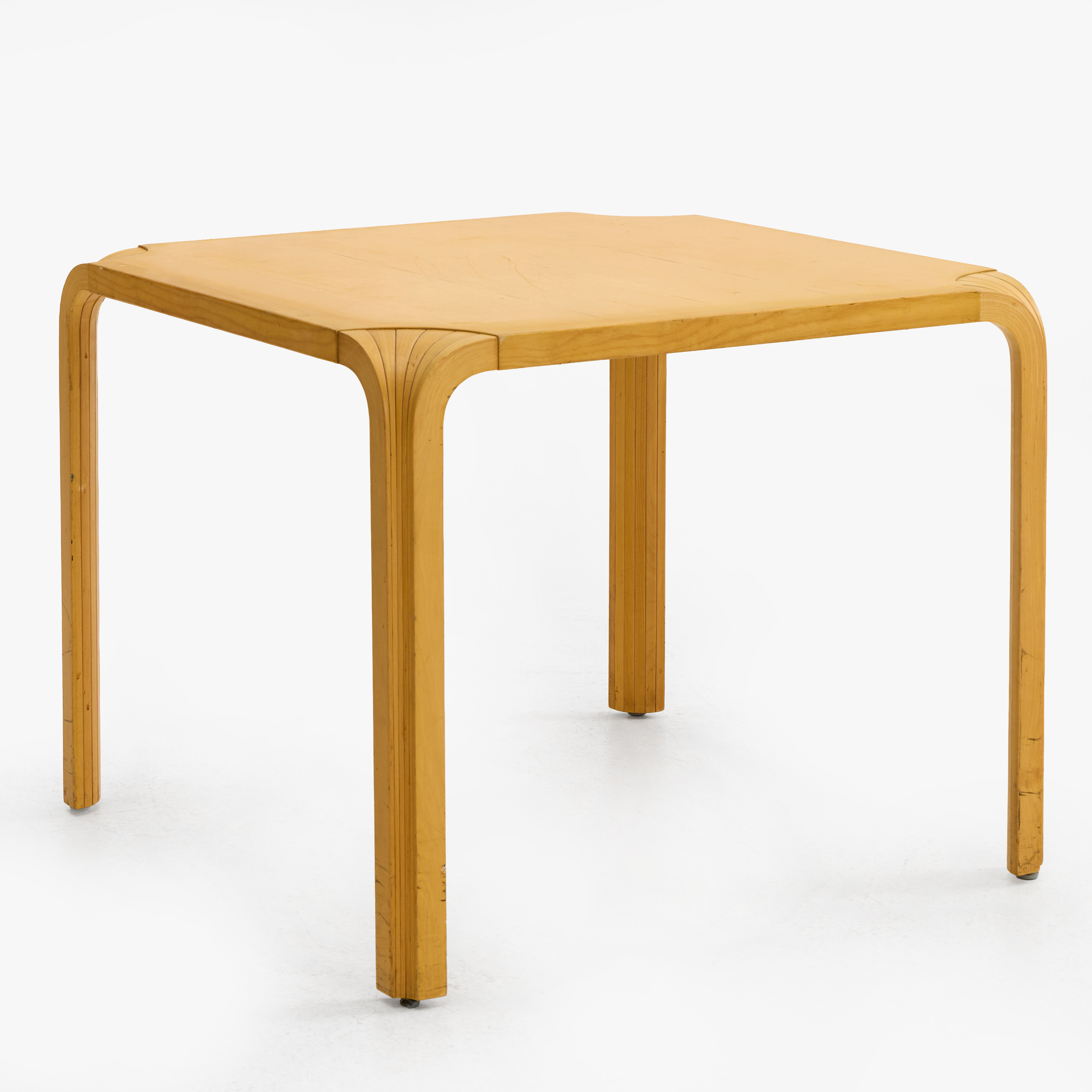 ALVAR AALTO. Soffbord, "MX800", Artek, Finland, formgiven år 1954, fanerat i ask, ben i björk.