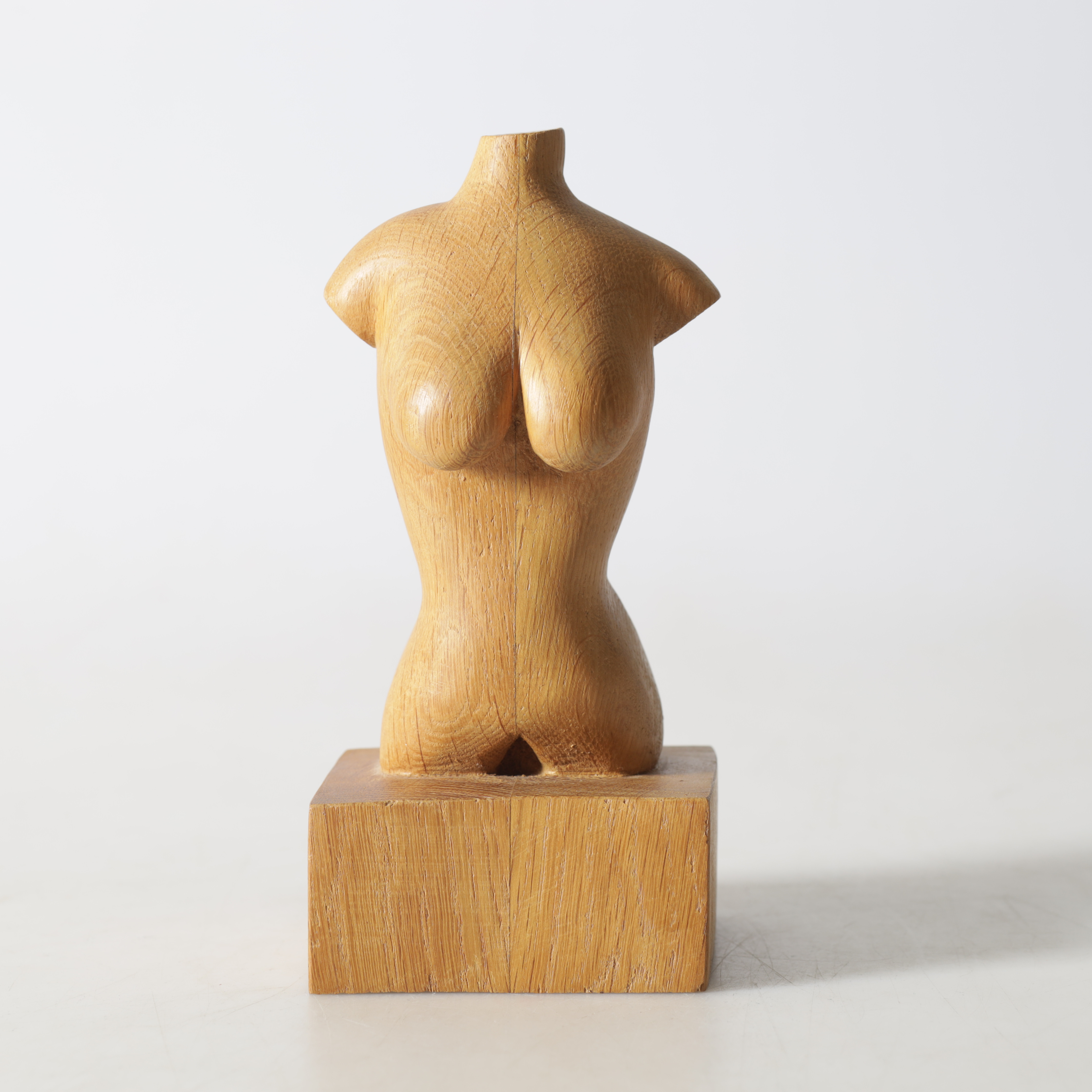 OIDENTIFIERAD KONSTNÄR. skulptur, snidat trä, monograsignerad & daterad 96.