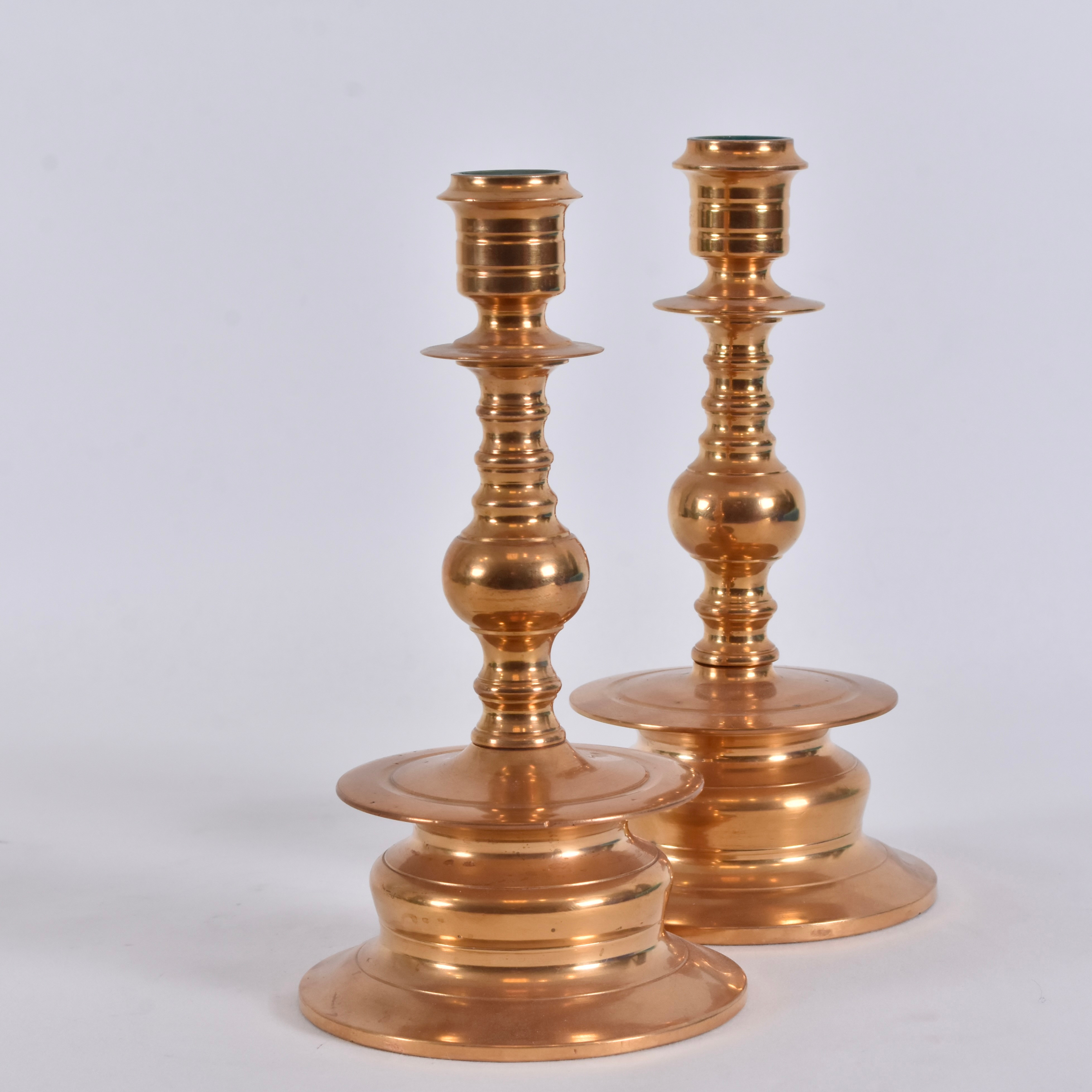 LJUSSTAKAR, ett par, malm, 1900-tal.