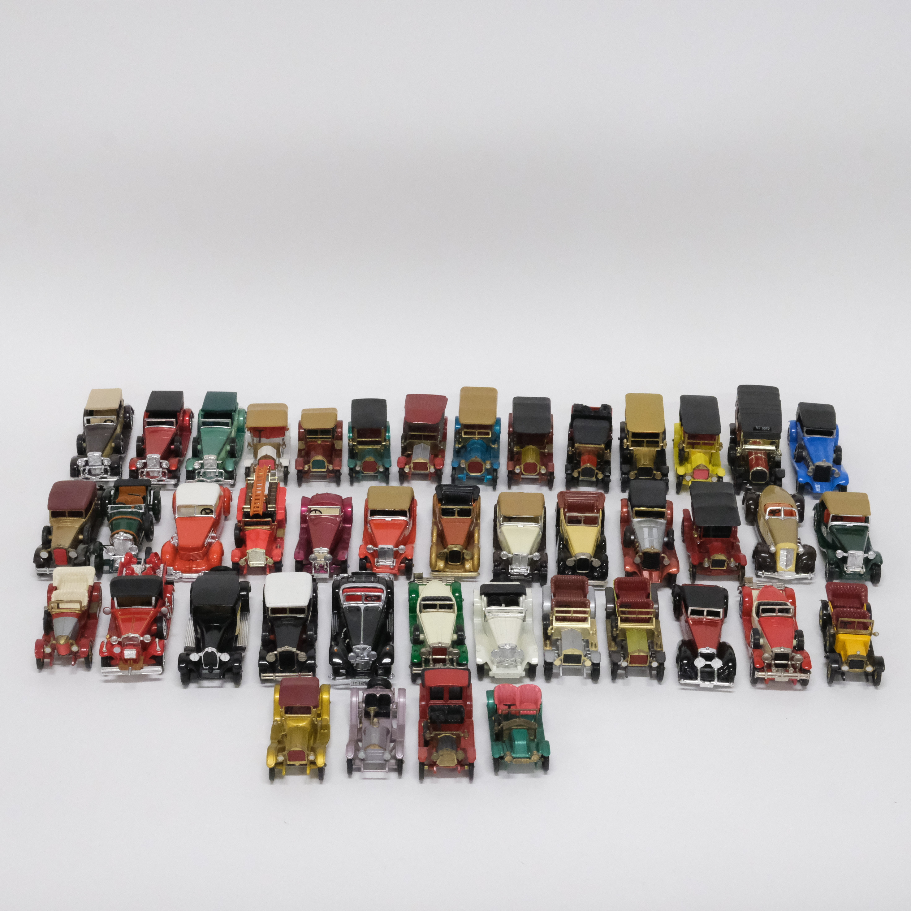 MATCHBOX/LESNEY. 43 MODELLBILAR. UR SERIEN "MODELS OF YESTERYEAR". ENGLAND.