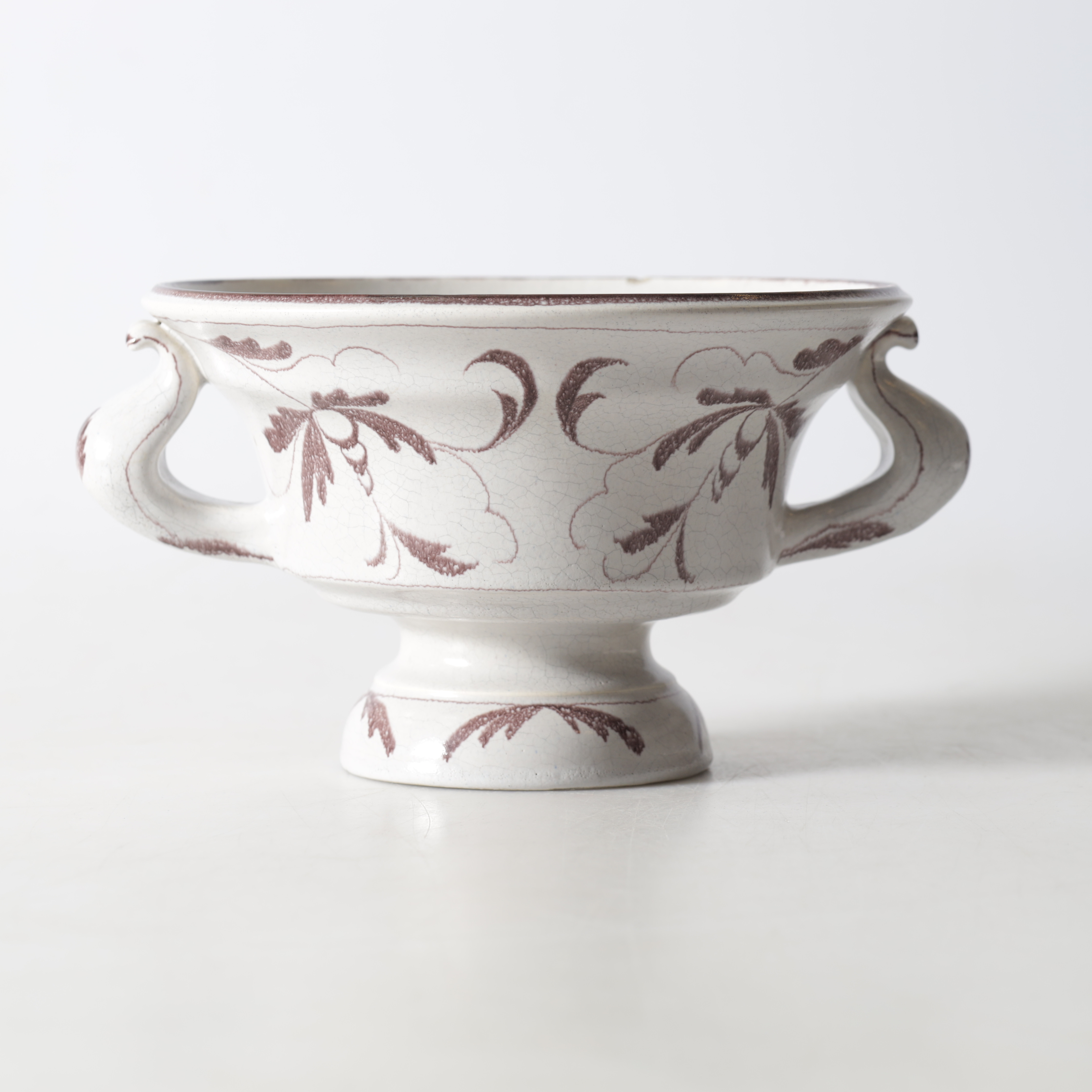 ALLAN EBELING. Skål, på fot, lergods, Bo fajans, 1900-tal.