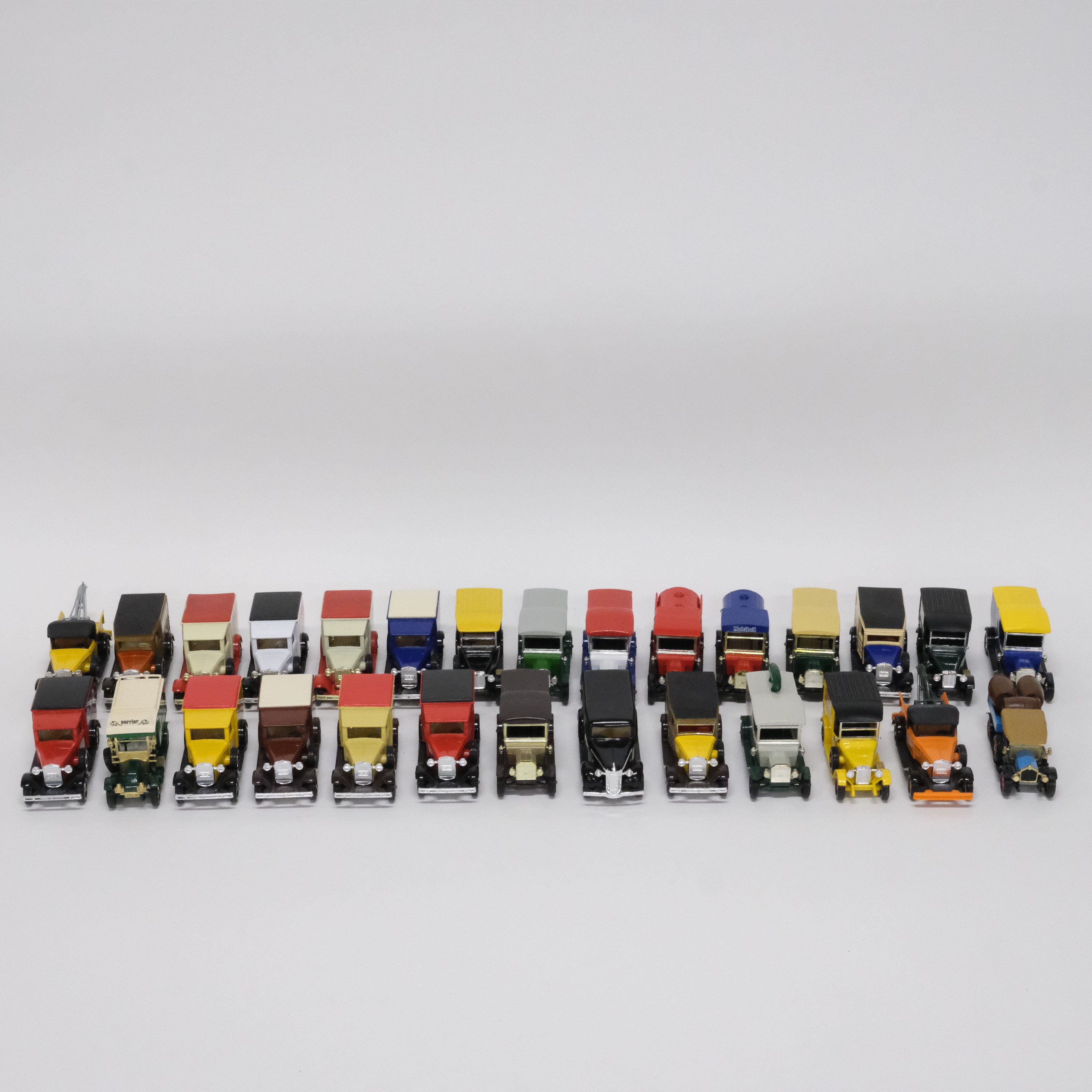 MATCHBOX / LESNEY. 28 MODELLBILAR MED REKLAM. UR SERIEN "MODELS OF YESTERYEAR". ENGLAND/MACAU.