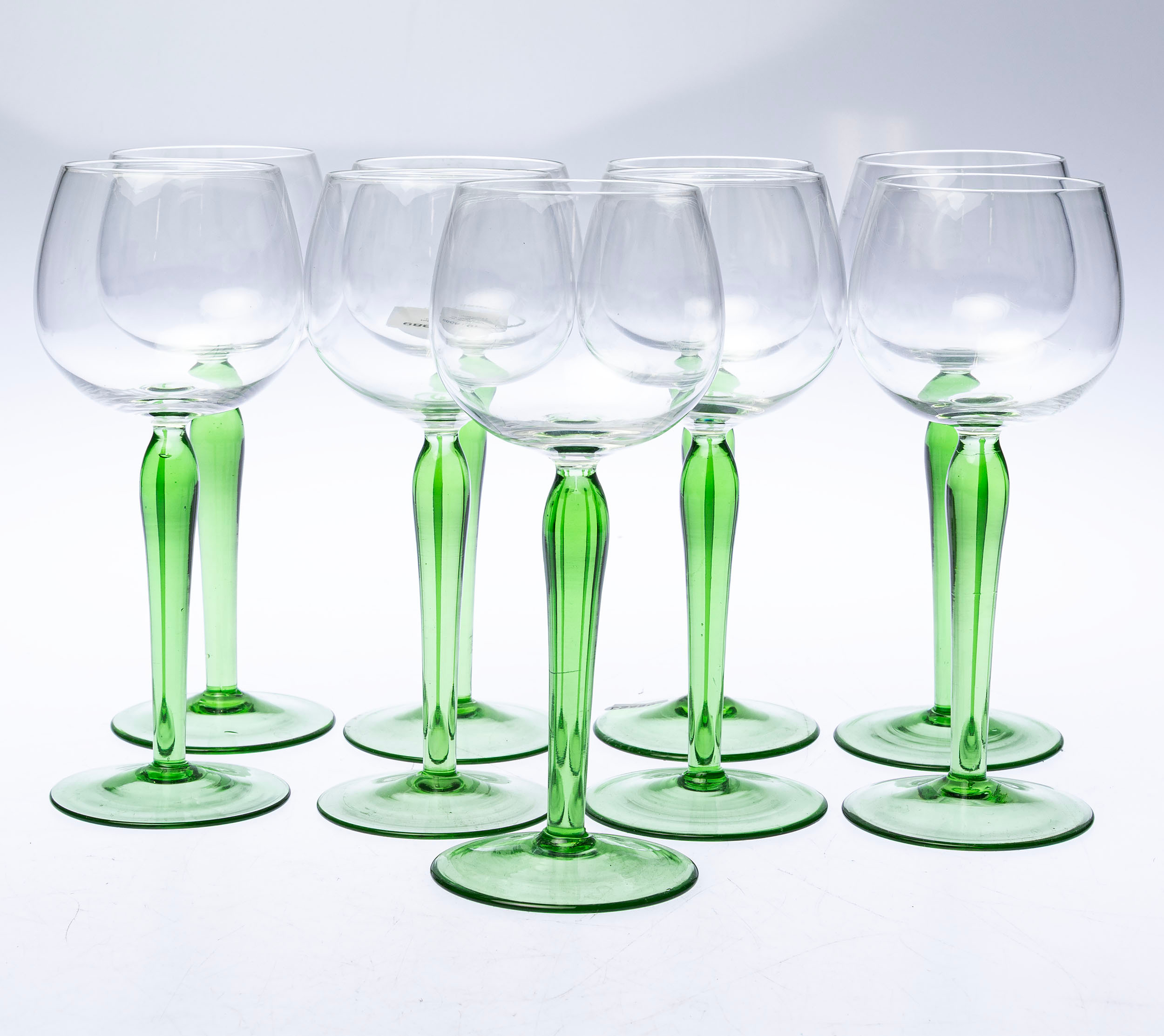 VINGLAS, 9st med grön fot, troligen Luminarc.