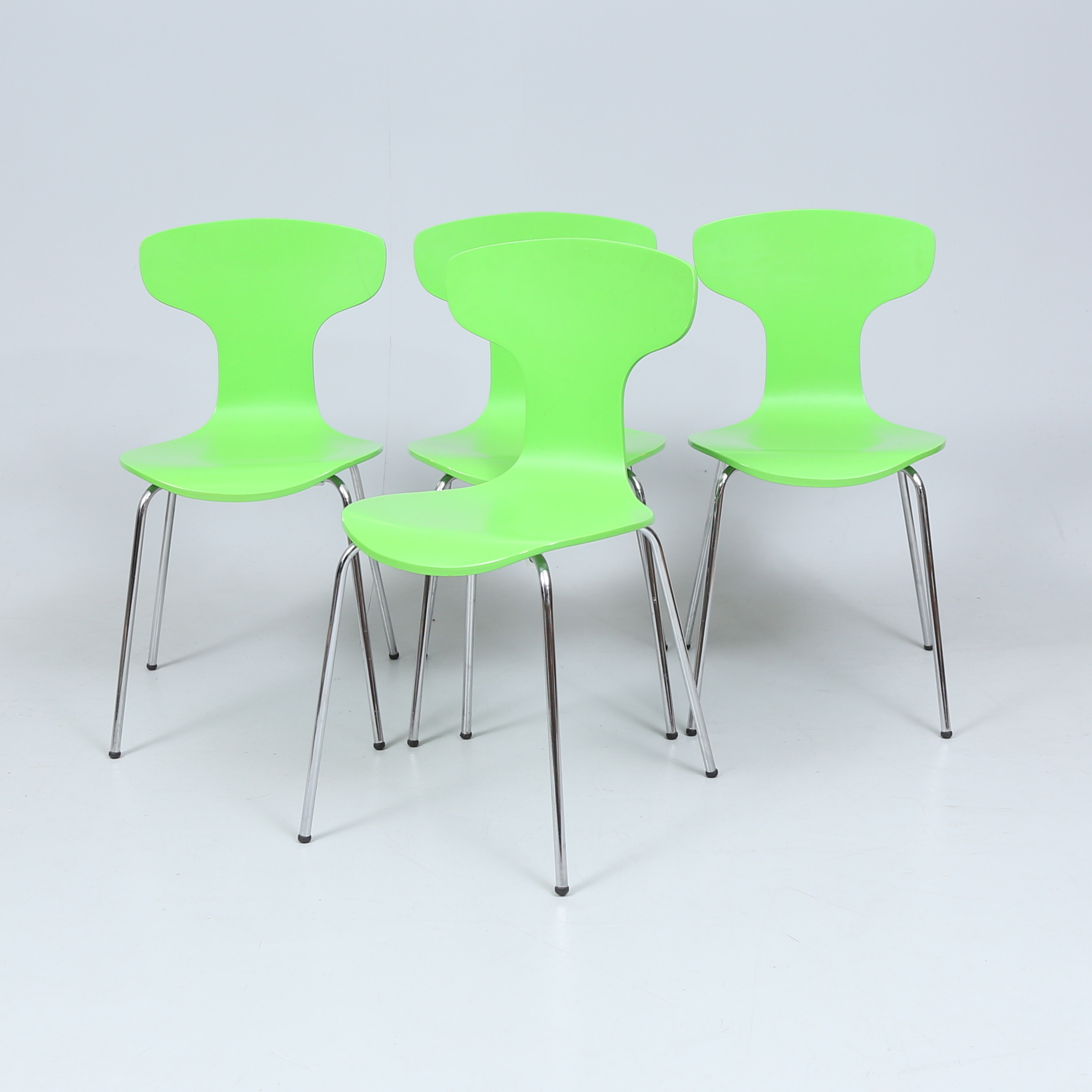 STOLAR, lackerat trä, 4st, samtida.