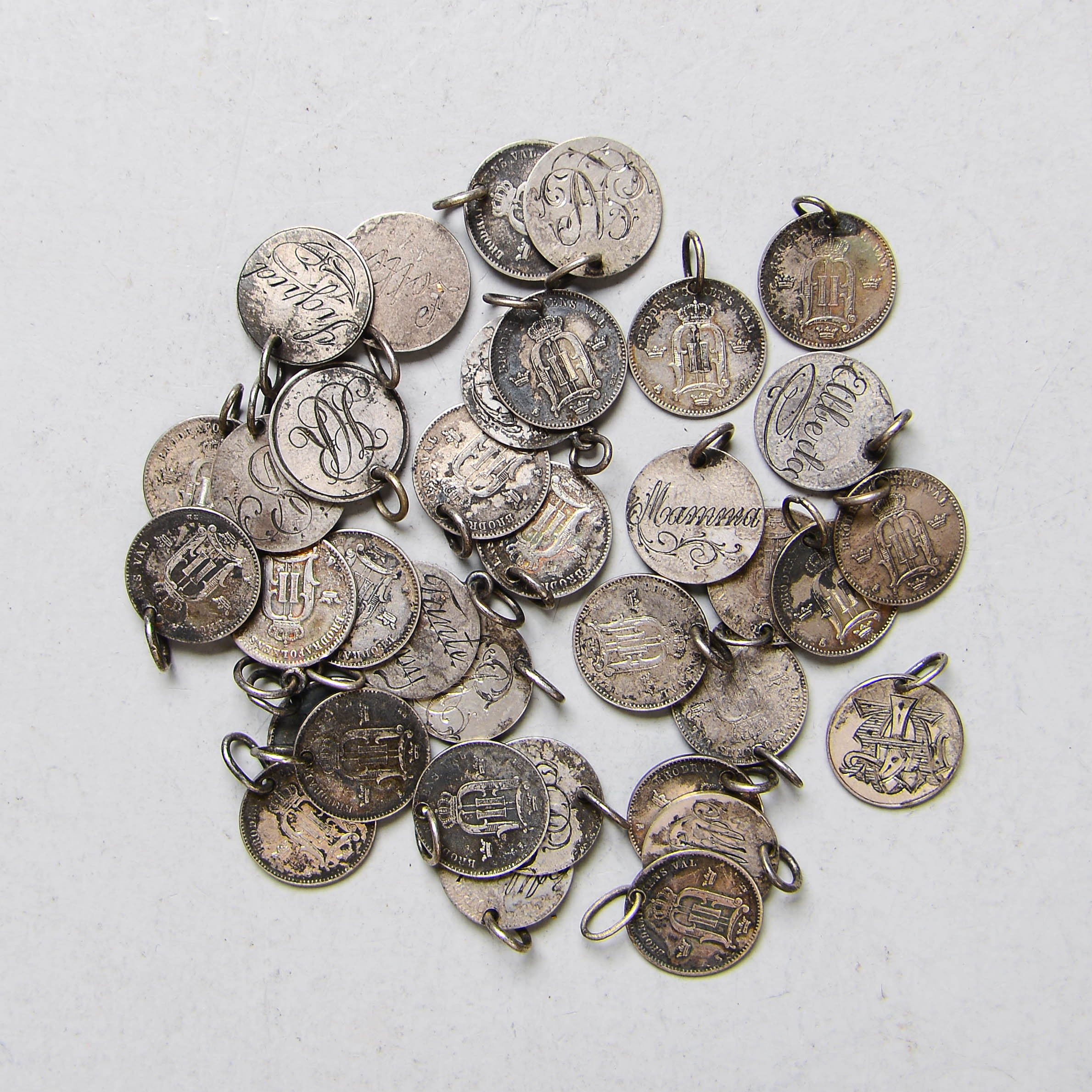 HÄNGEN för armband, 35 st, silver, 1800-talets senare del.