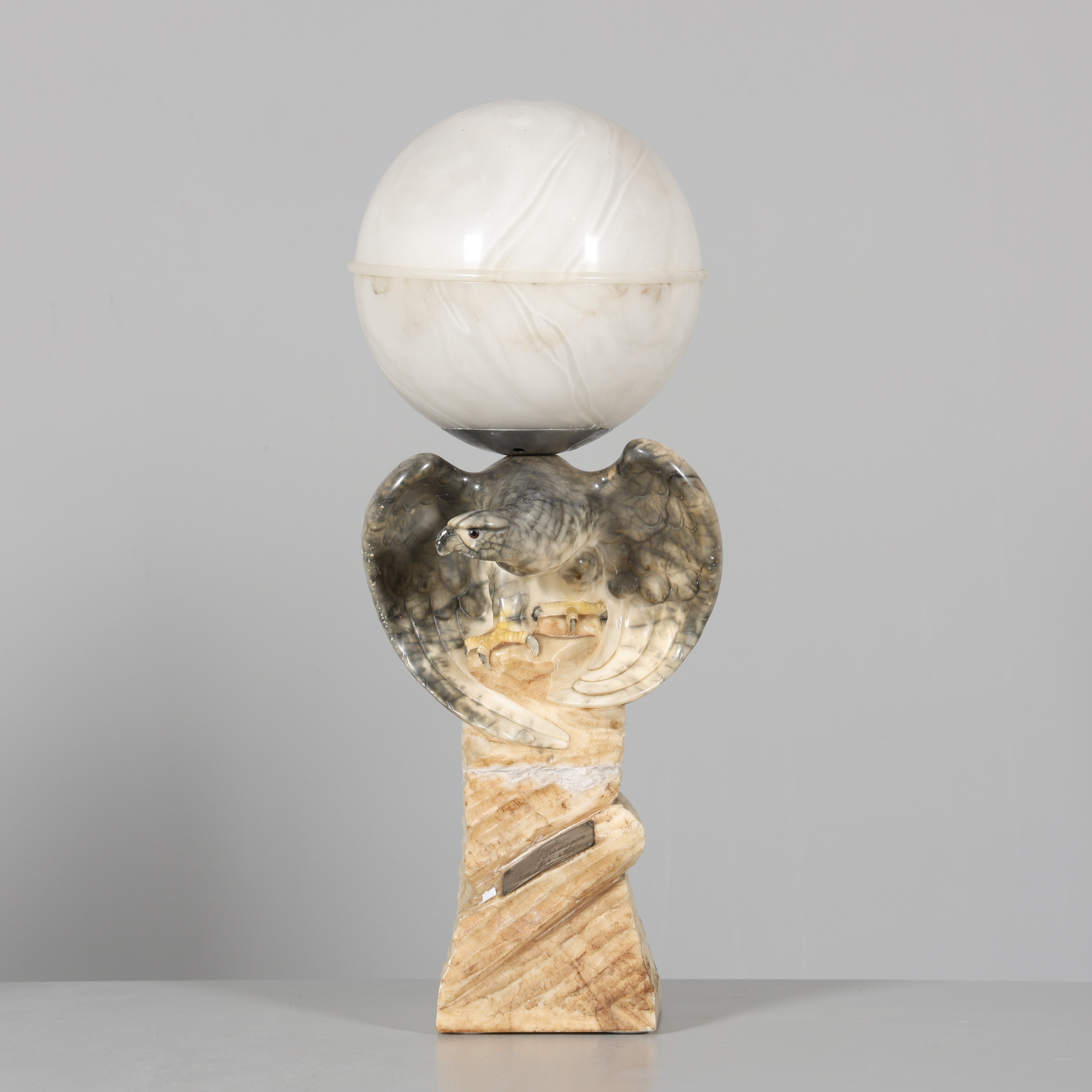 BORDSLAMPA, sten, örn med klot.