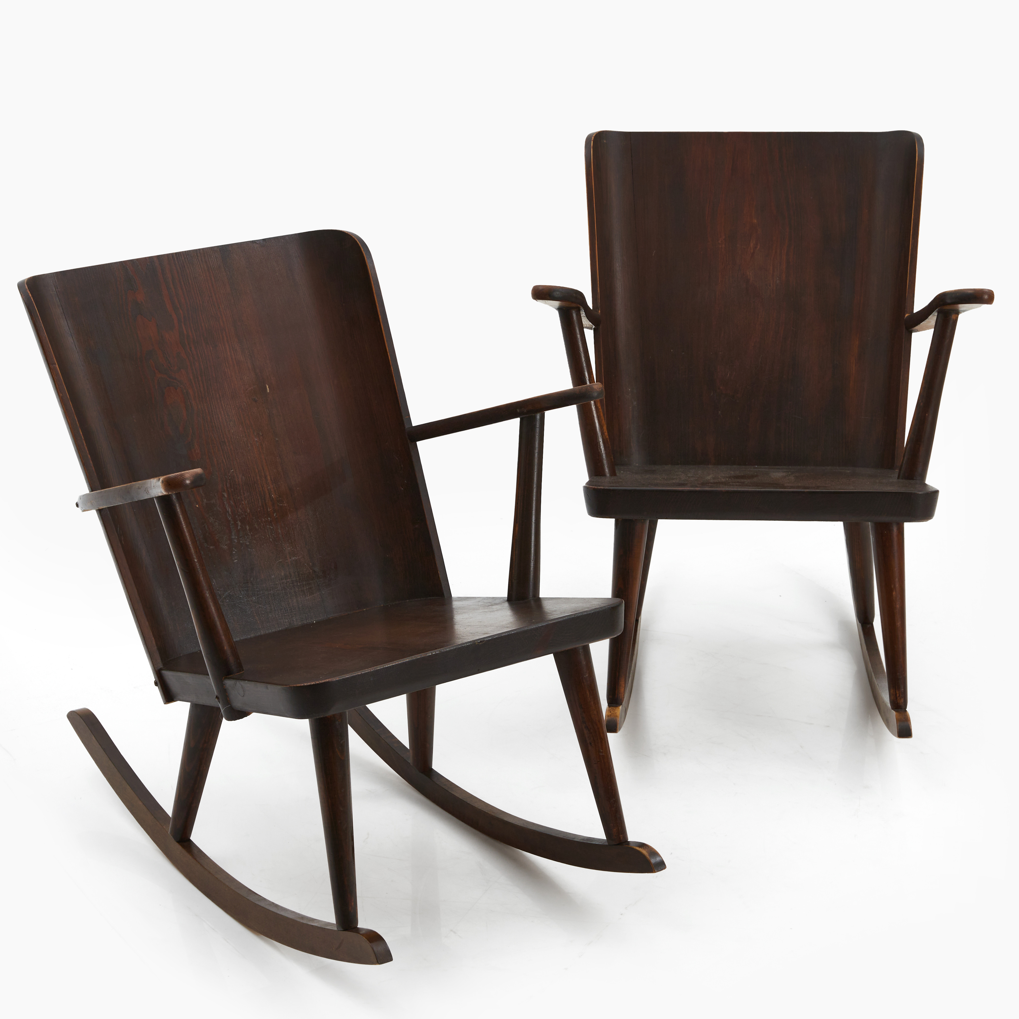 GÖRAN MALMVALL (1917–2001). Gungstolar, ett par, betsad furu, sportstugemöbel, Svensk Fur, Karl Andersson & Söner.