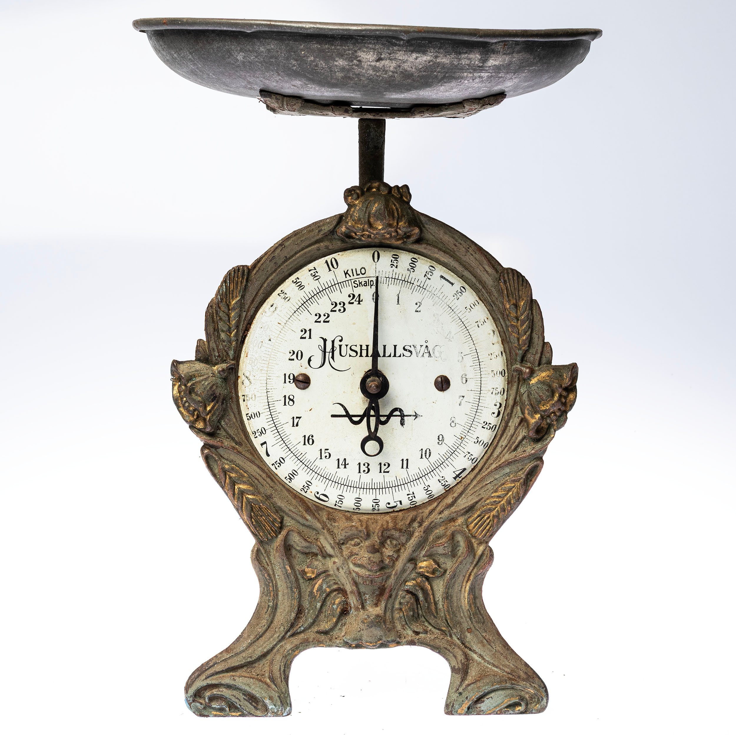 HUSHÅLLSVÅG, gjutjärn, 1900-talets första hälft.