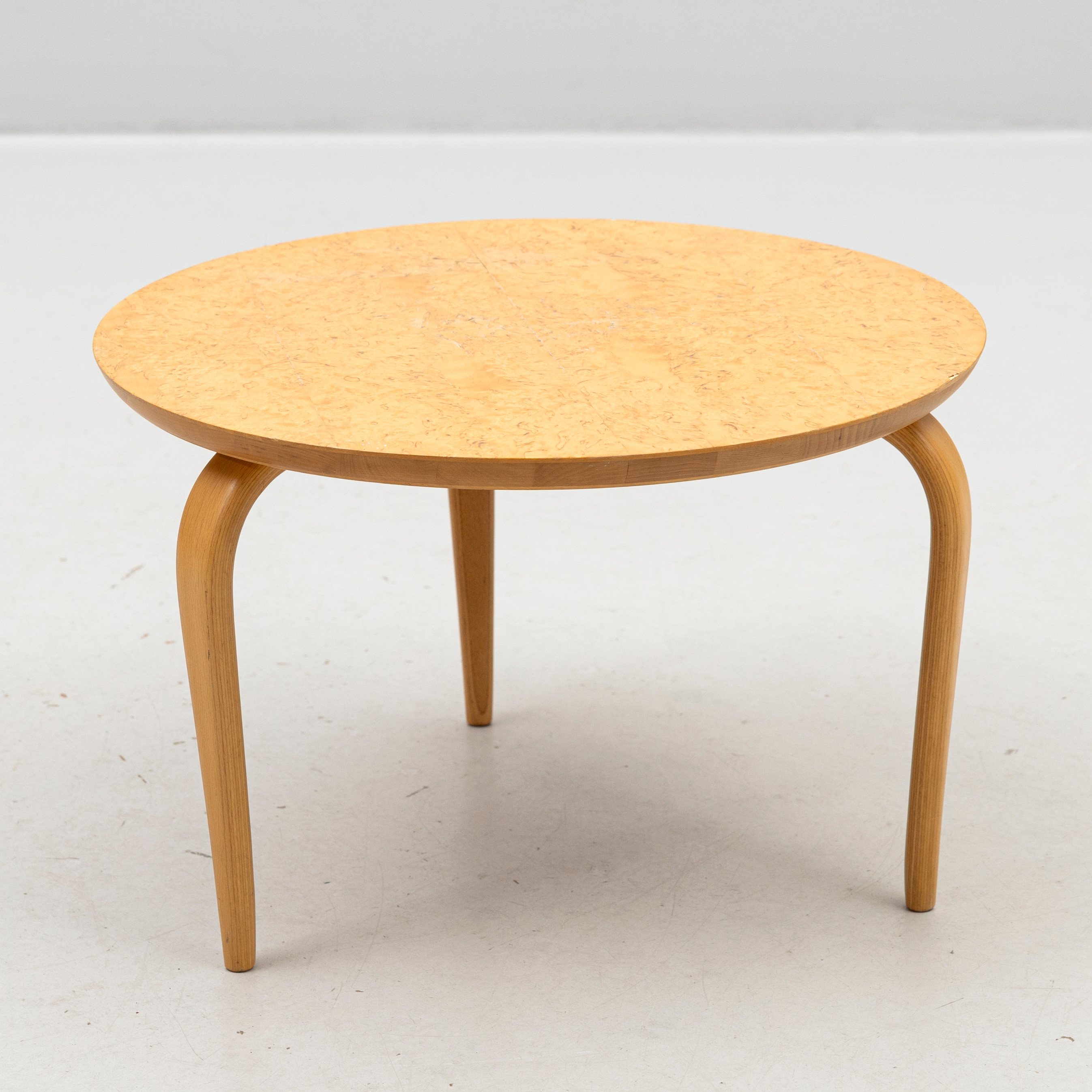 BRUNO MATHSSON. fanér i masurbjörk Sidobord, DUX.