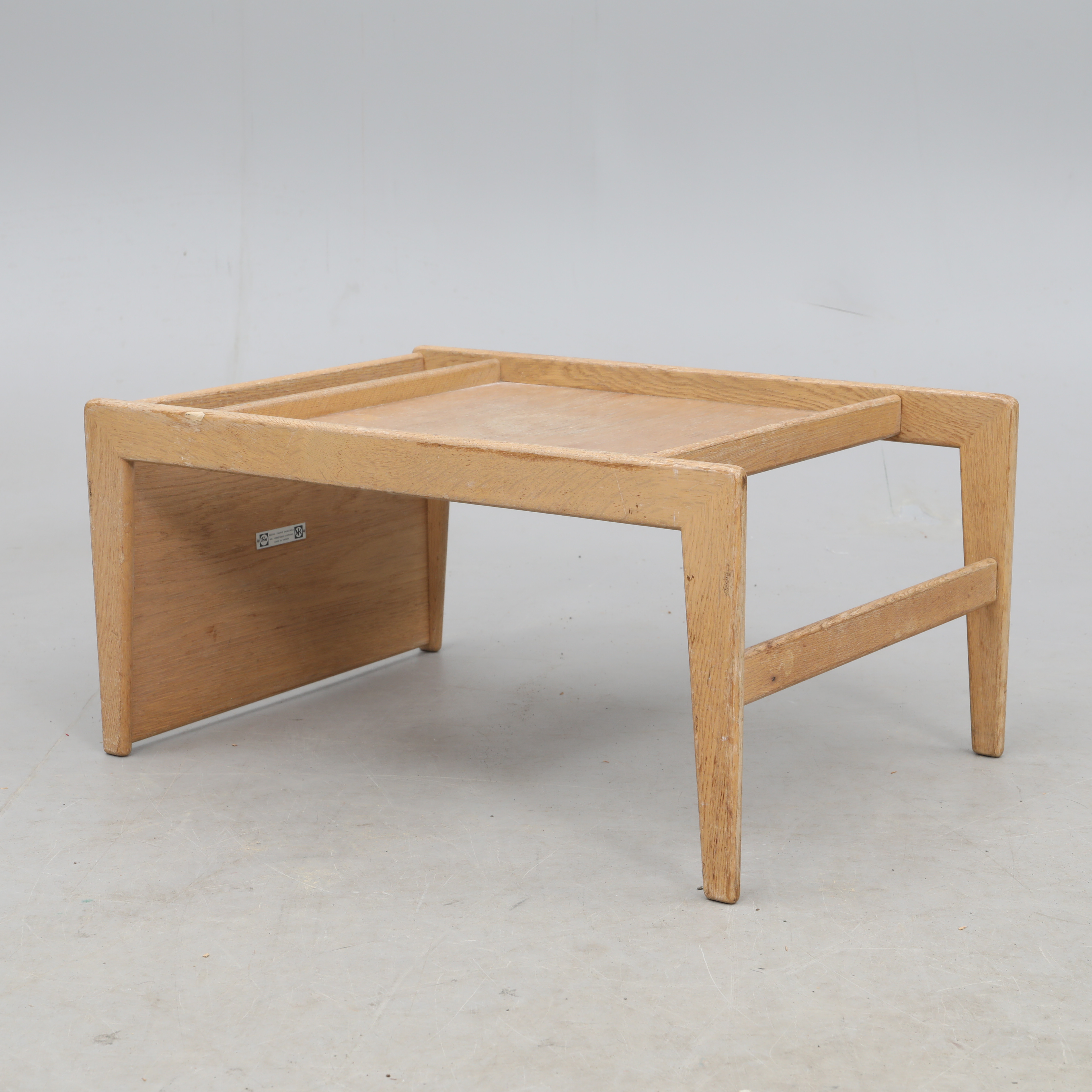 YNGVAR SANDSTRÖM. SÄNGBORD, " Nikko ", Triva-serien, Nordiska Kompaniet, brickmärkt.