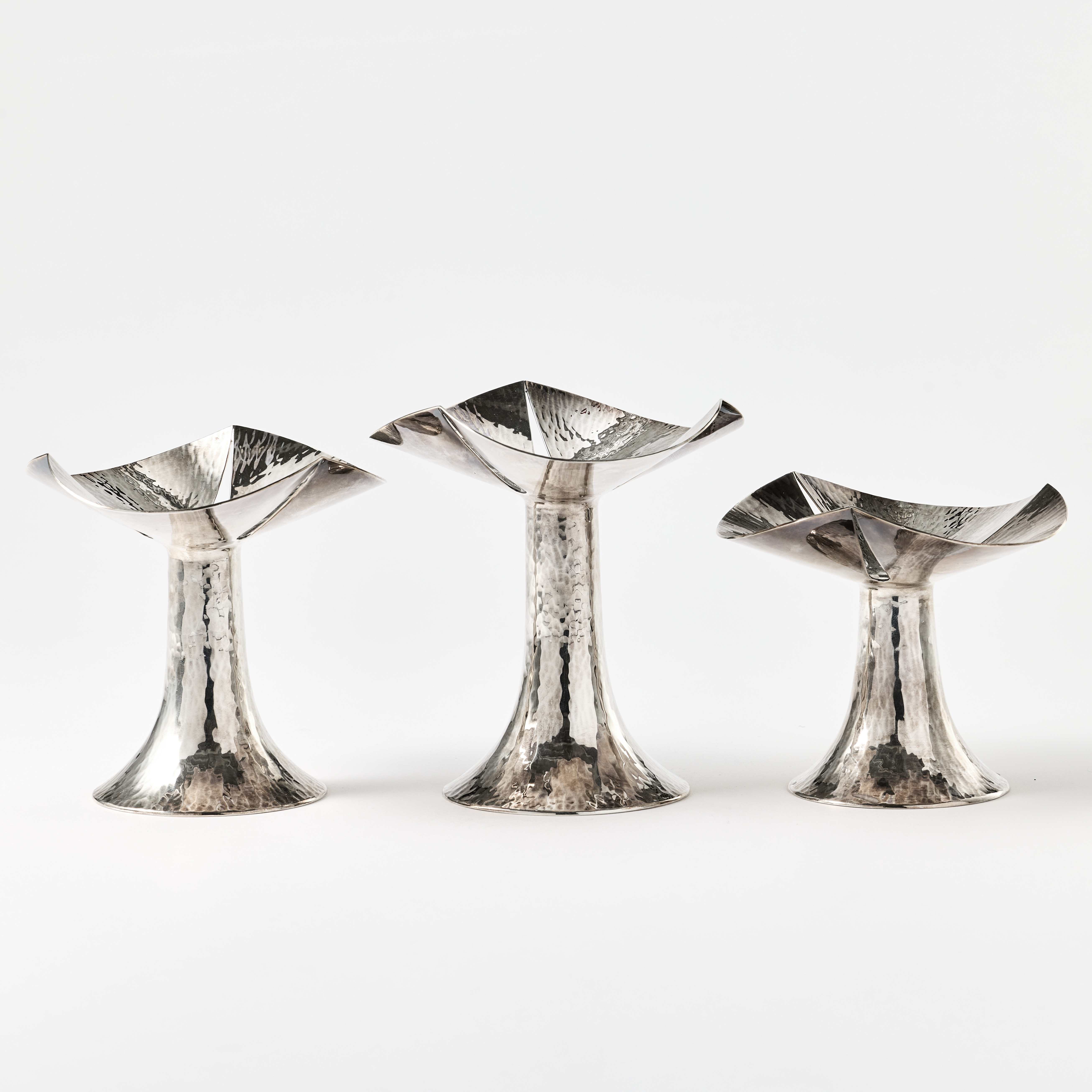 THERESIA HVORSLEV. Ljusstakar, tre stycken, silver, Mema, Linköping 1989.