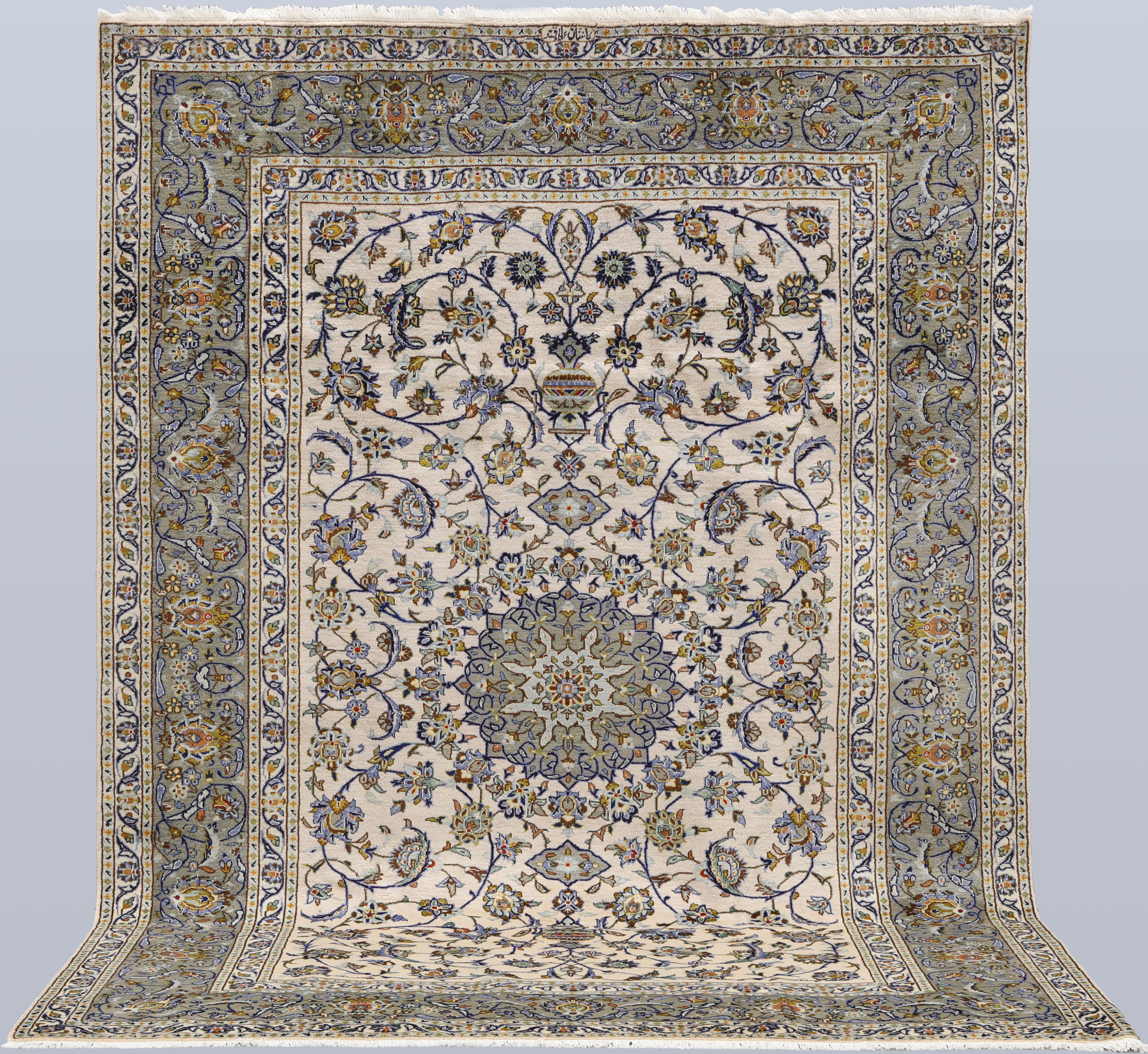 ORIENTMATTA. Ljus Keshan, 215 x 223 cm.