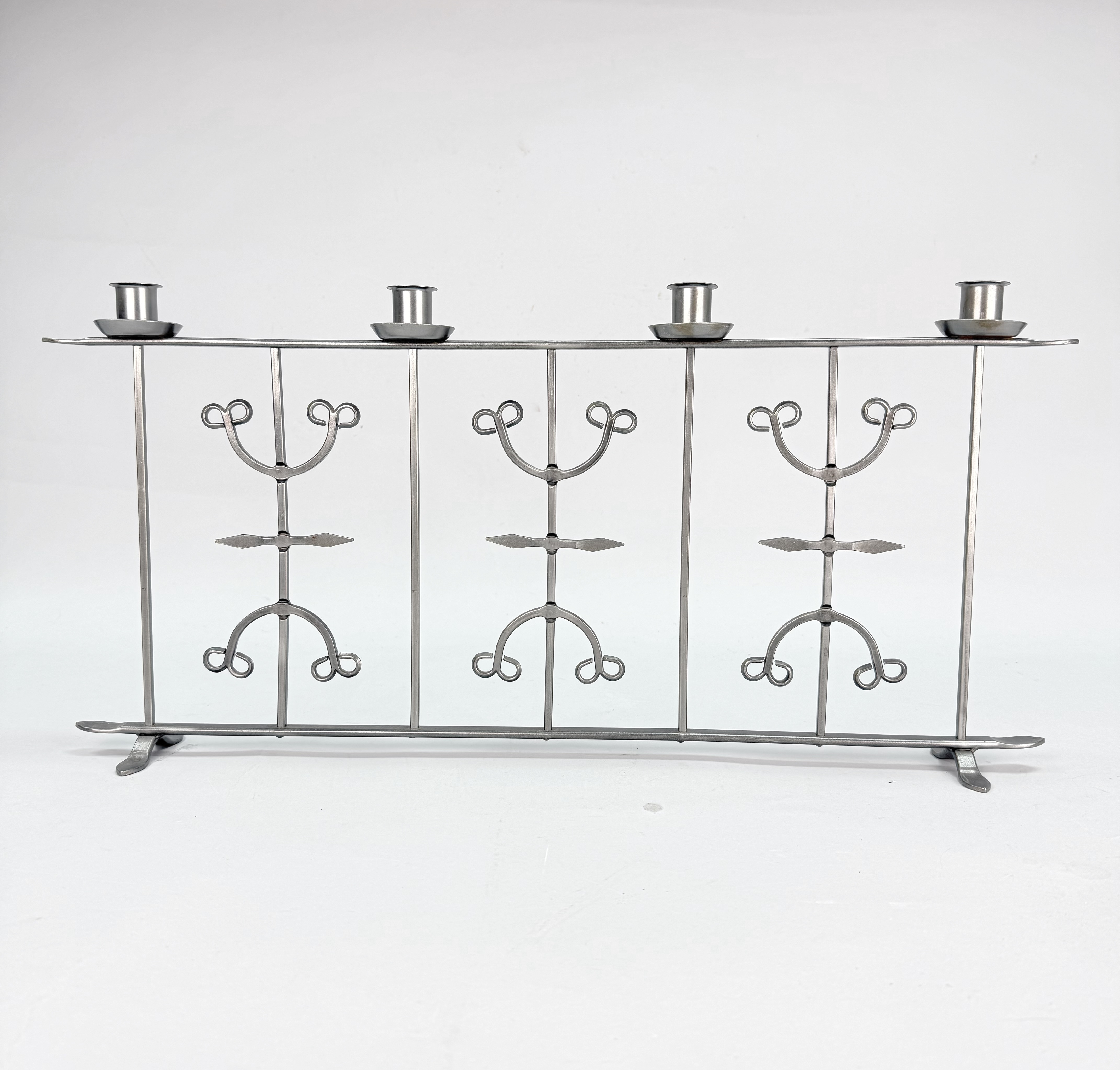 LJUSSTAKE - 4 ljus, smide 1900 talets mitt.