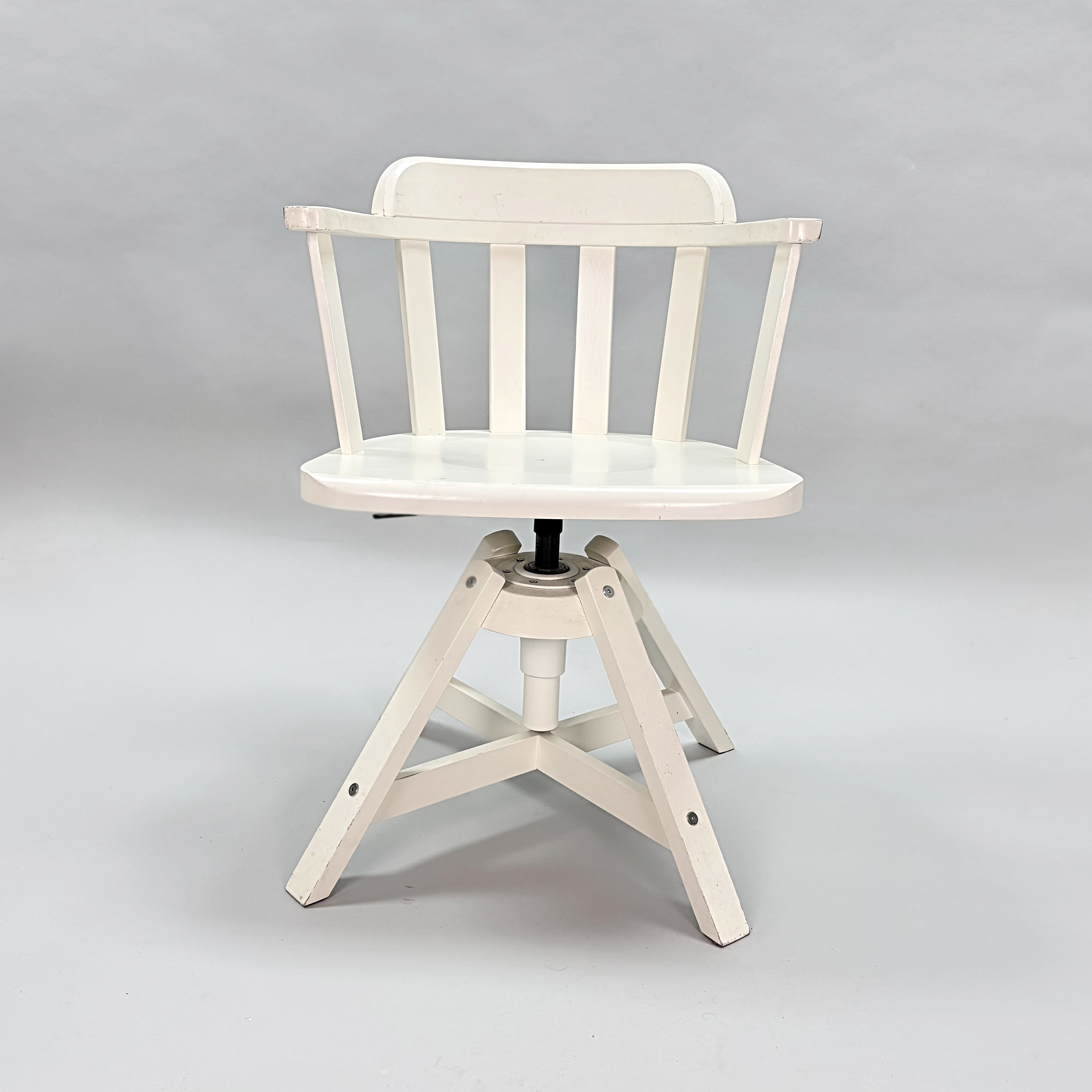 SKRIVBORDSSTOL - lackerad trä, snurrmodell IKEA Feodor 2000 tal.