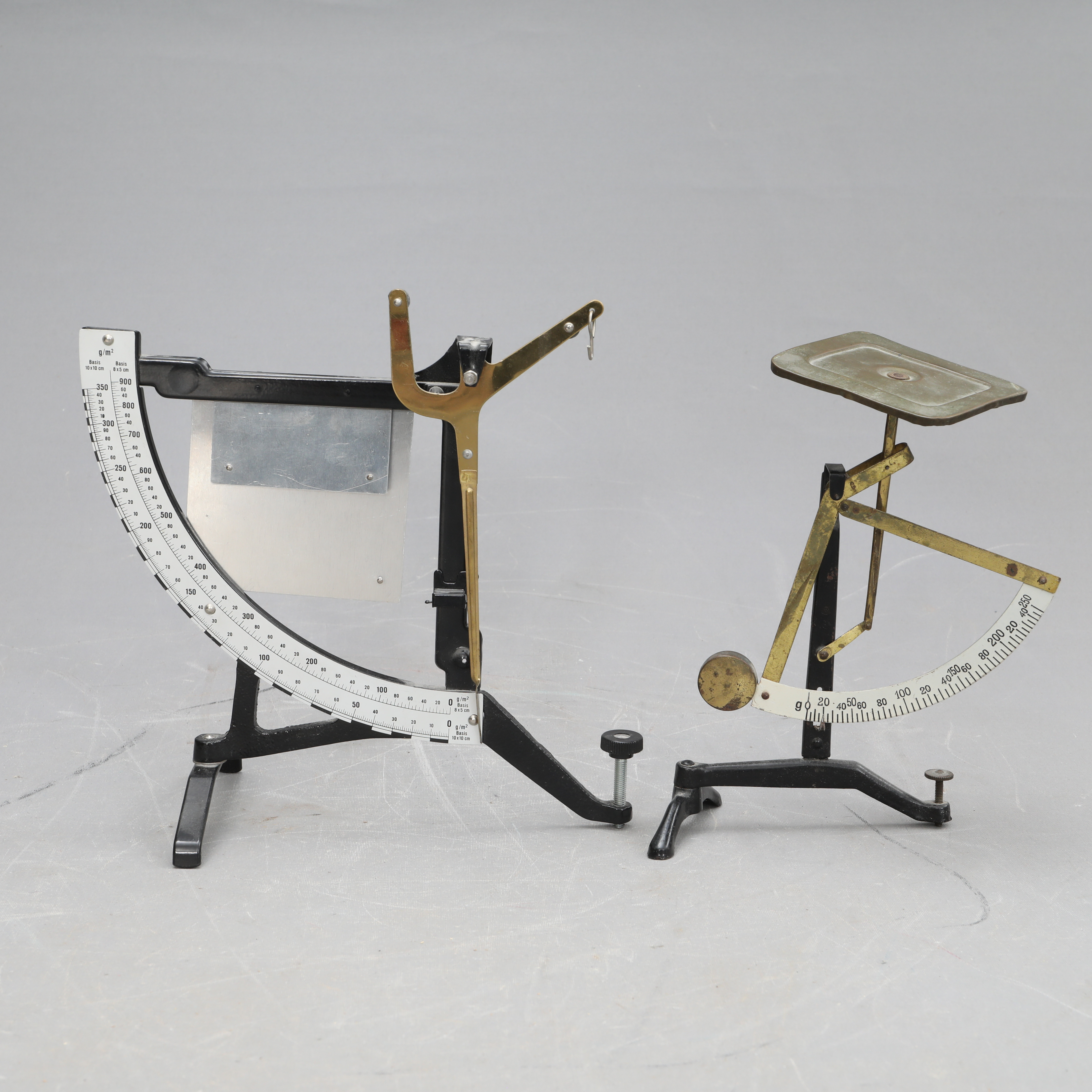 PAPPERSVÅGAR, 2 stycken.