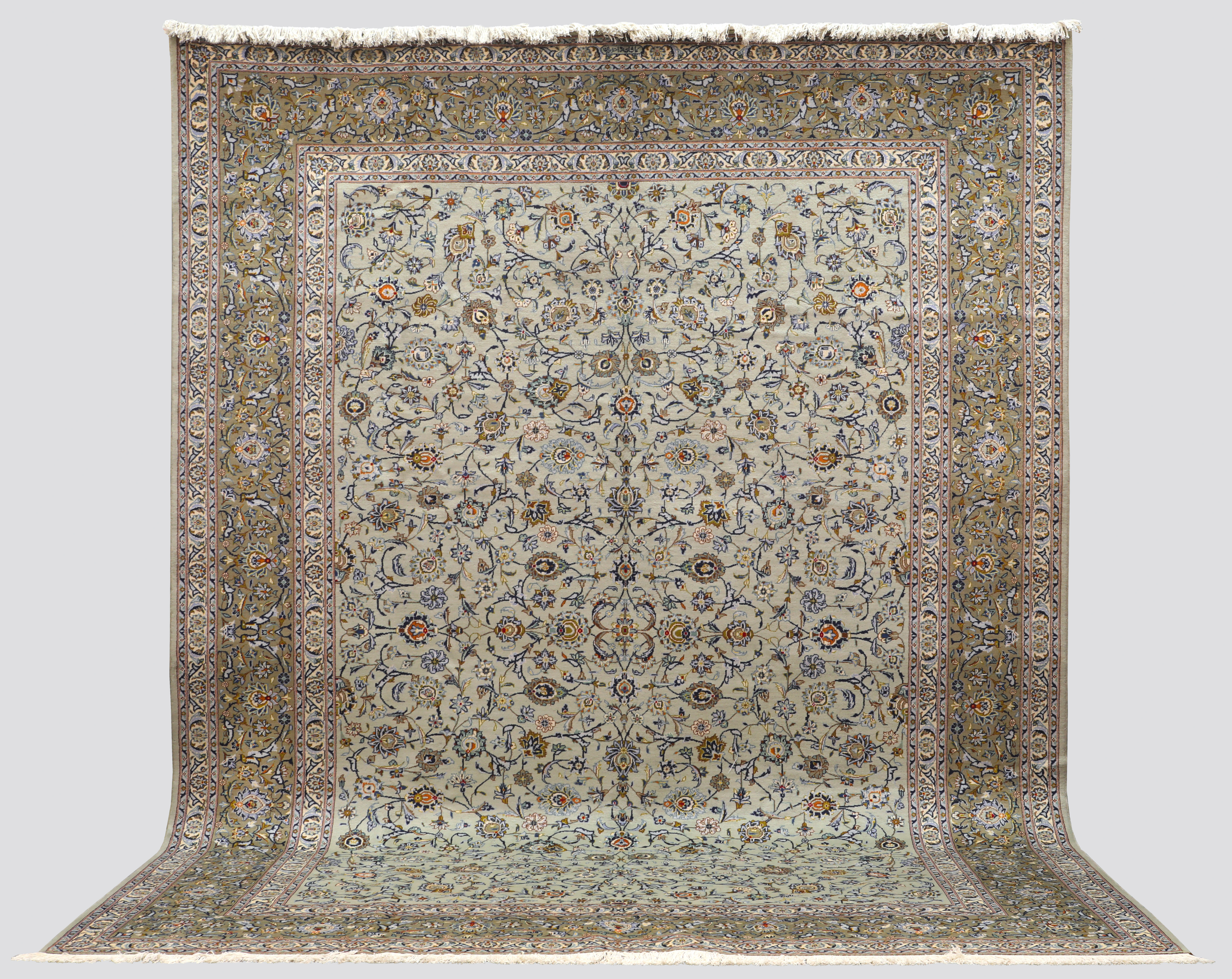 ORIENTMATTA. Grön Keshan fine signerad, 409 x 309 cm.