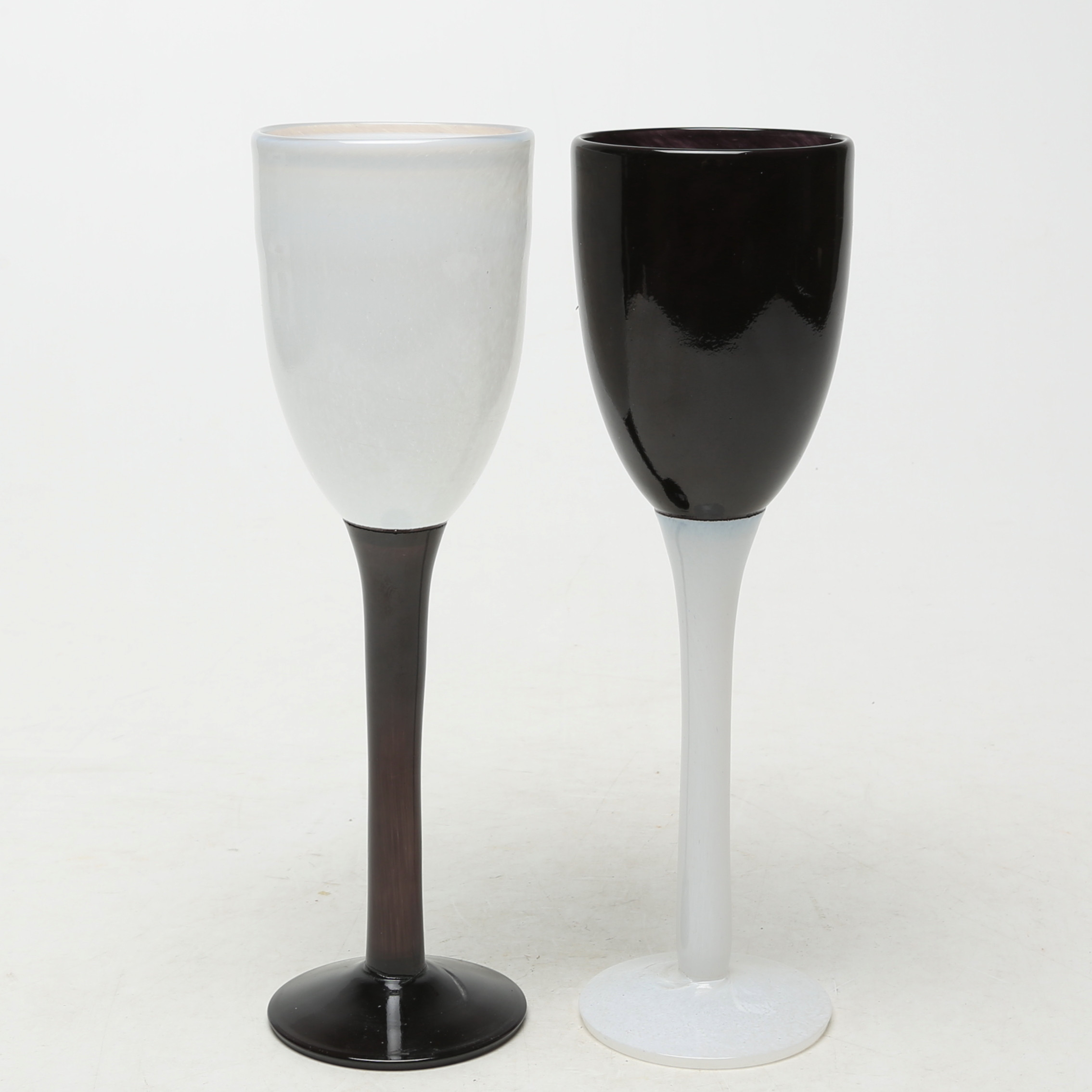 POKALER 2 st, glas, svart/vitt, Åfors Glasbruk.