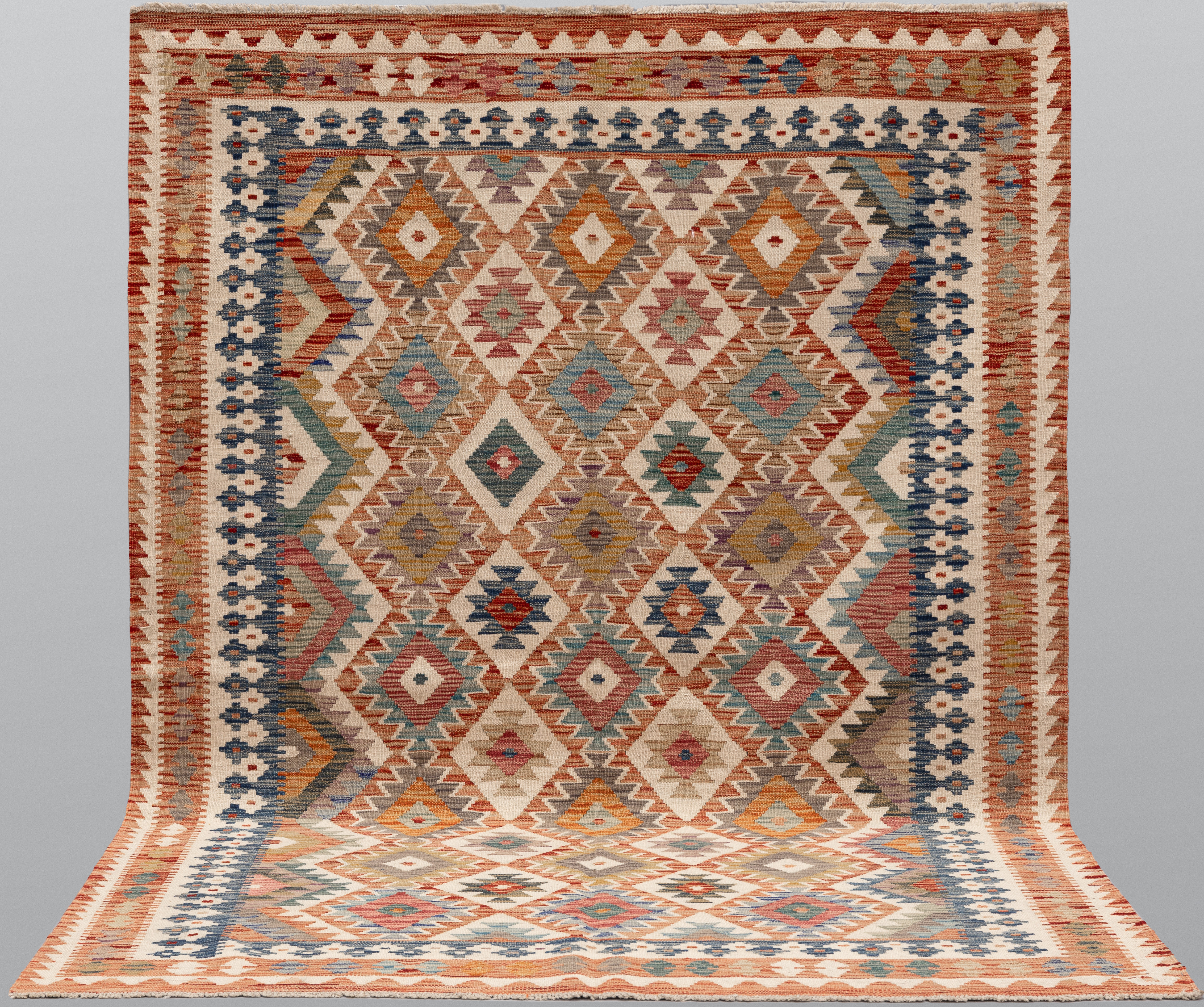 ORIENTMATTA. Kelim klassisk design, 243 x 173 cm.