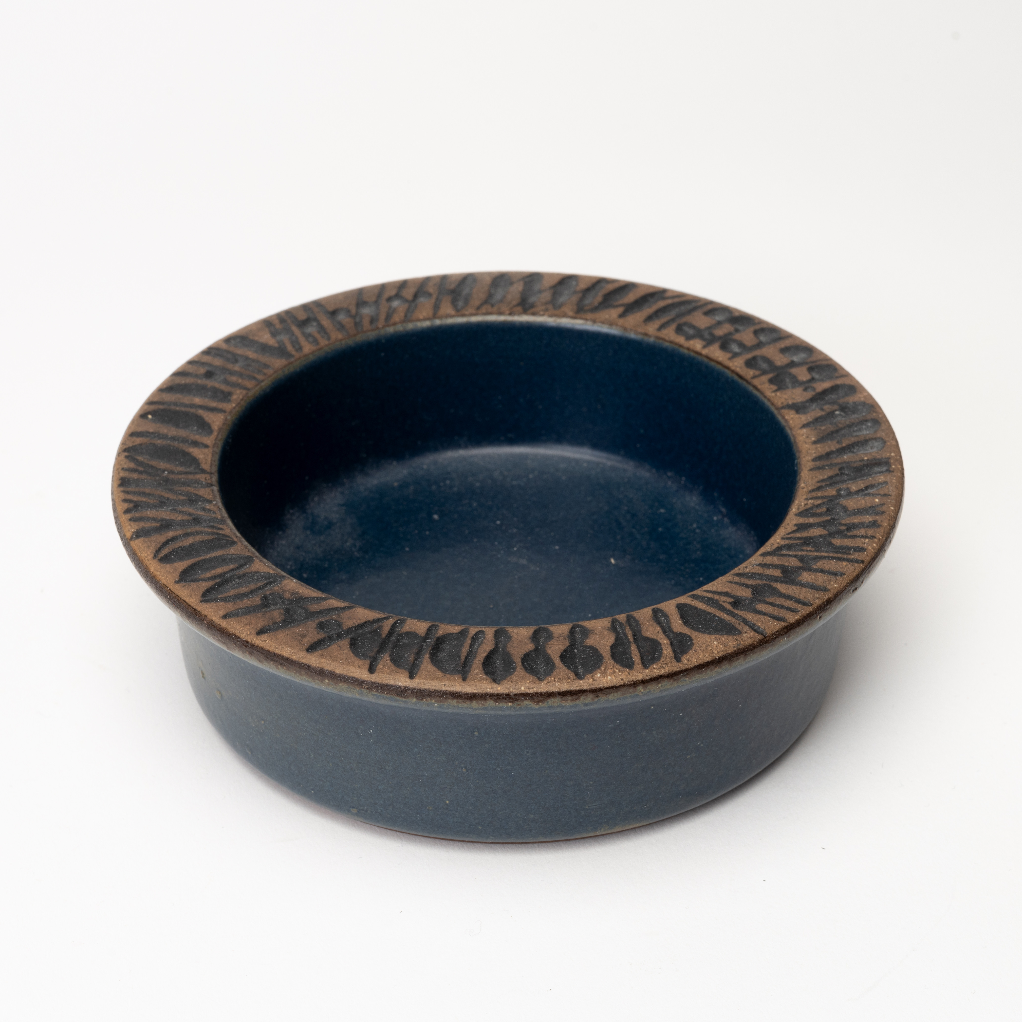 LISA LARSON. Skål, stengods, ur serien "Granada", formgiven 1959, signerad och stämpelmärkt, Gustavsberg.