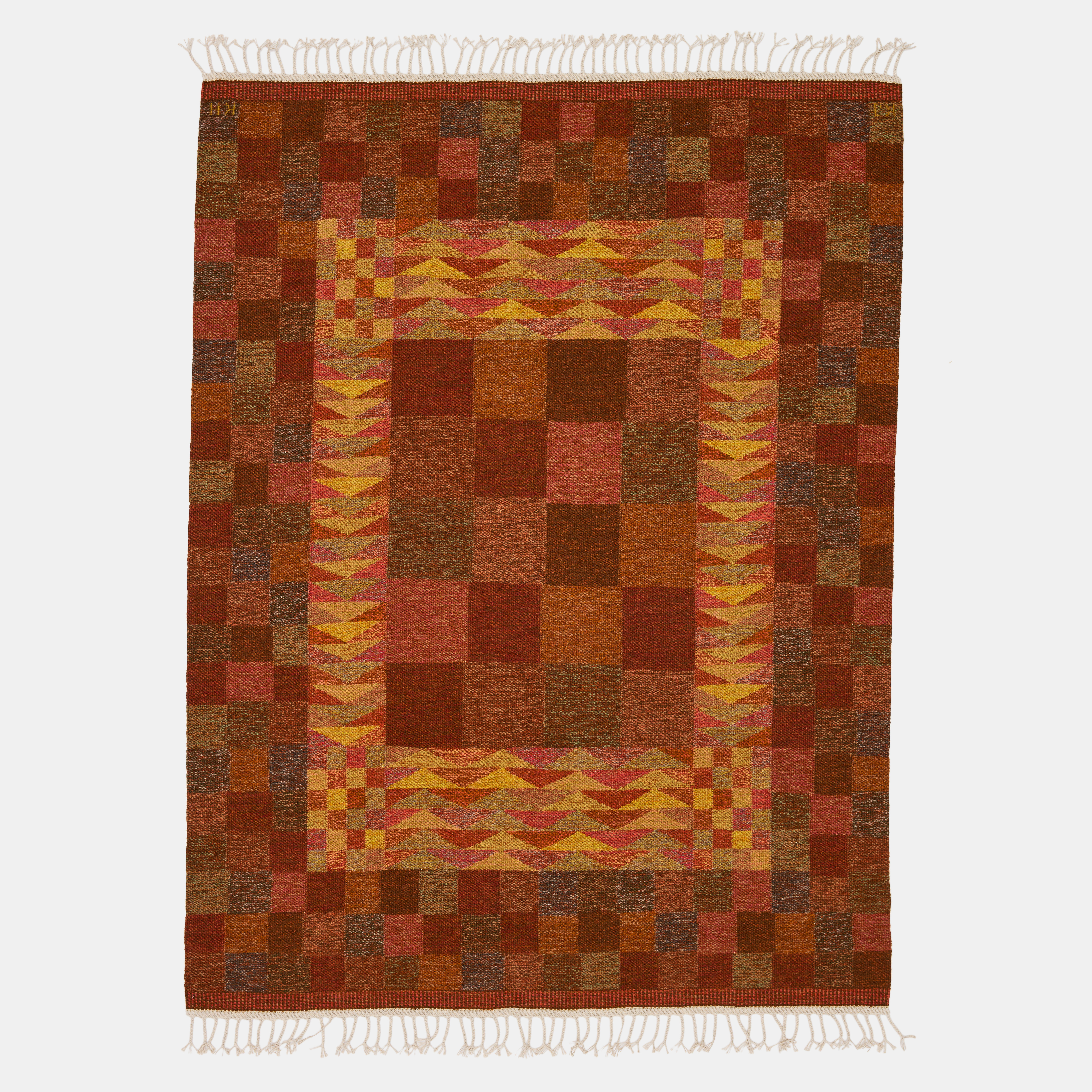 KARIN JÖNSSON. Matta, Klockargårdens Hemslöjd, rölakan, dekor i brunt och rost. 235 x 177 cm.