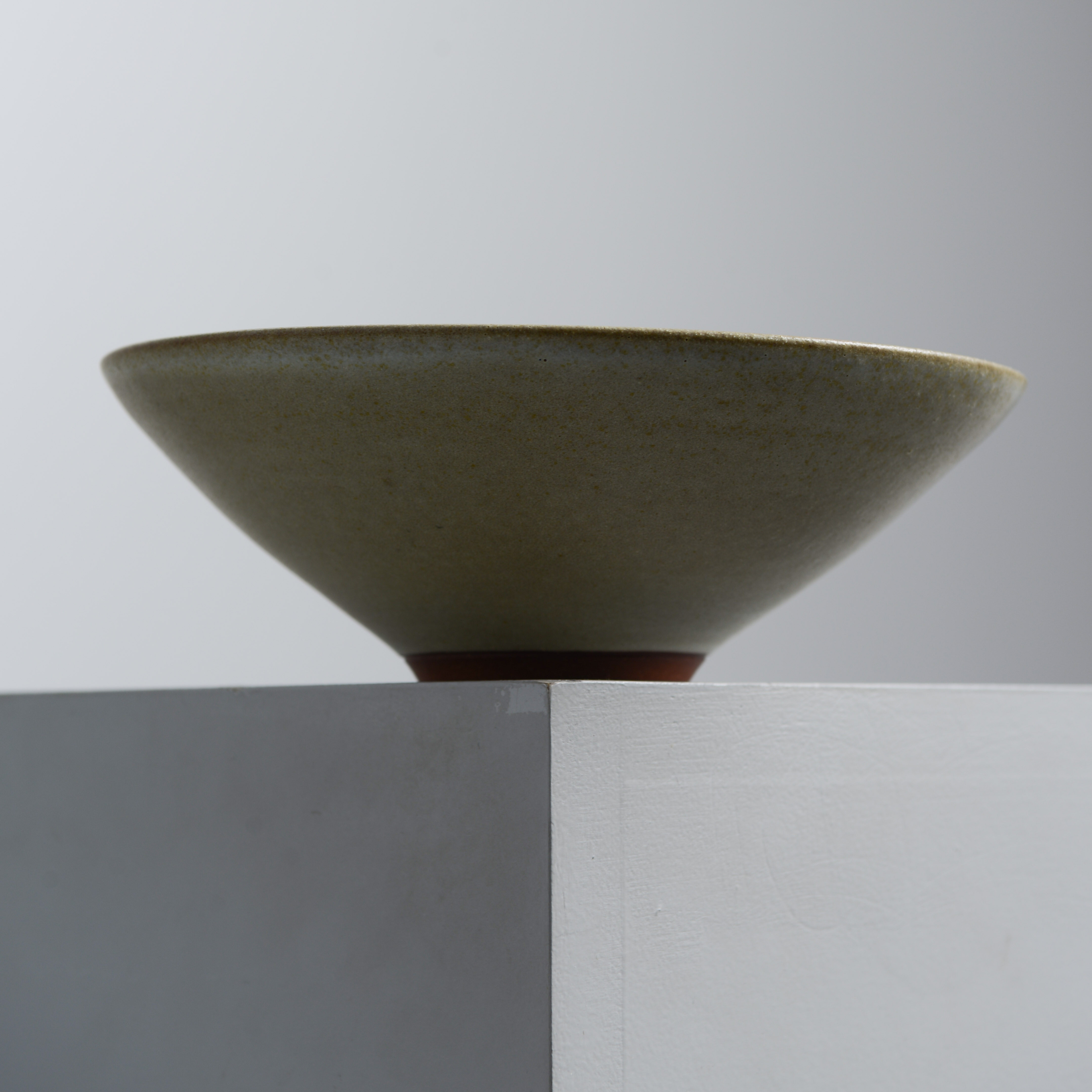 INGRID ATTERBERG. Skål, sintergods, Upsala-Ekeby, 1957.